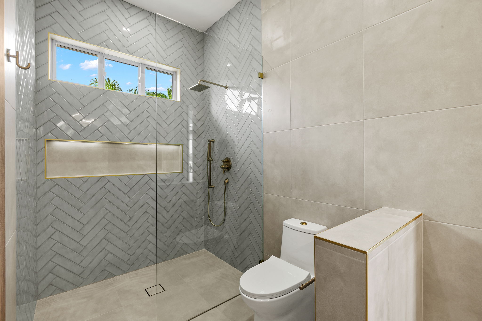 Guest Bathroom 2 - 1 of 2