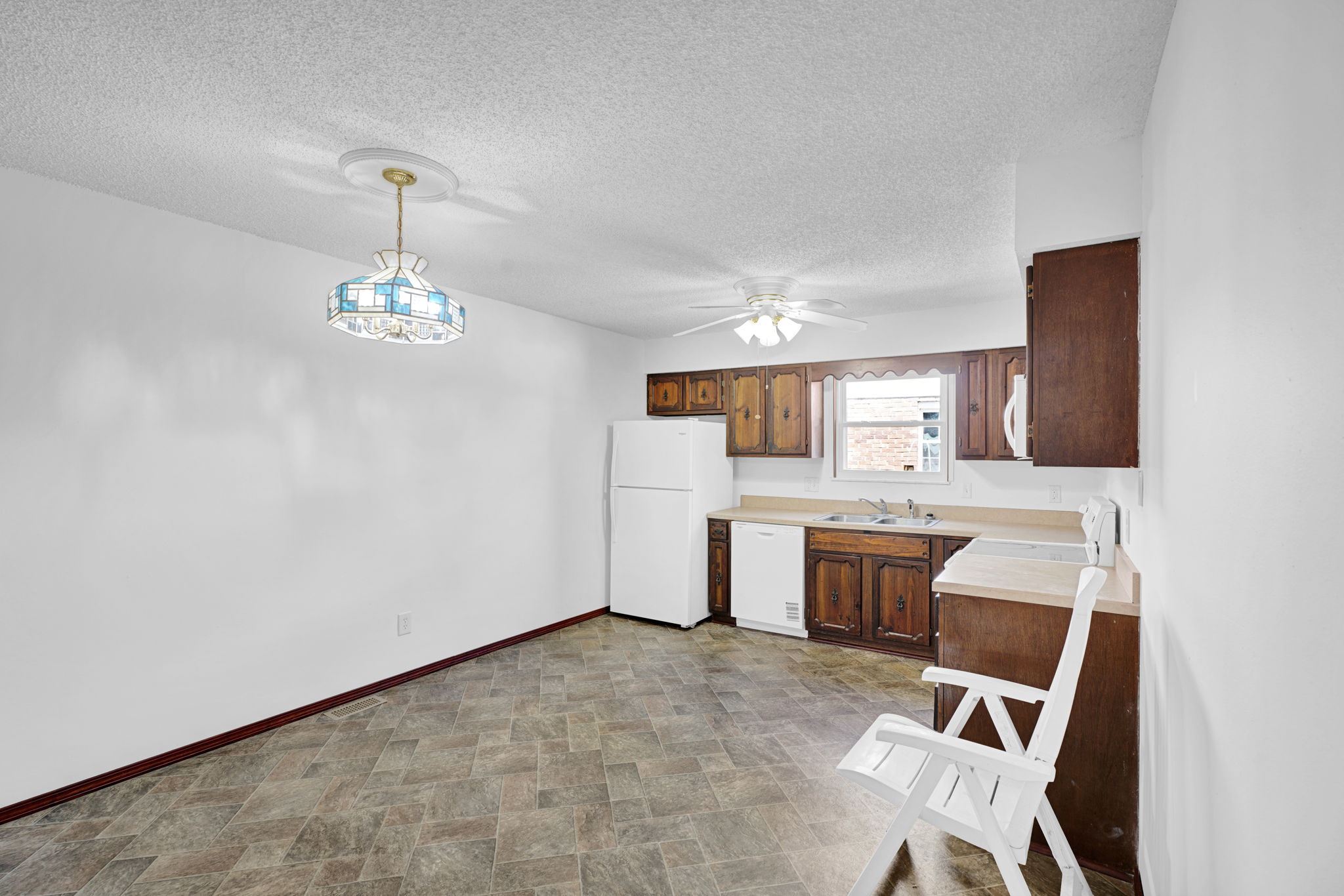 Eat-In Kitchen