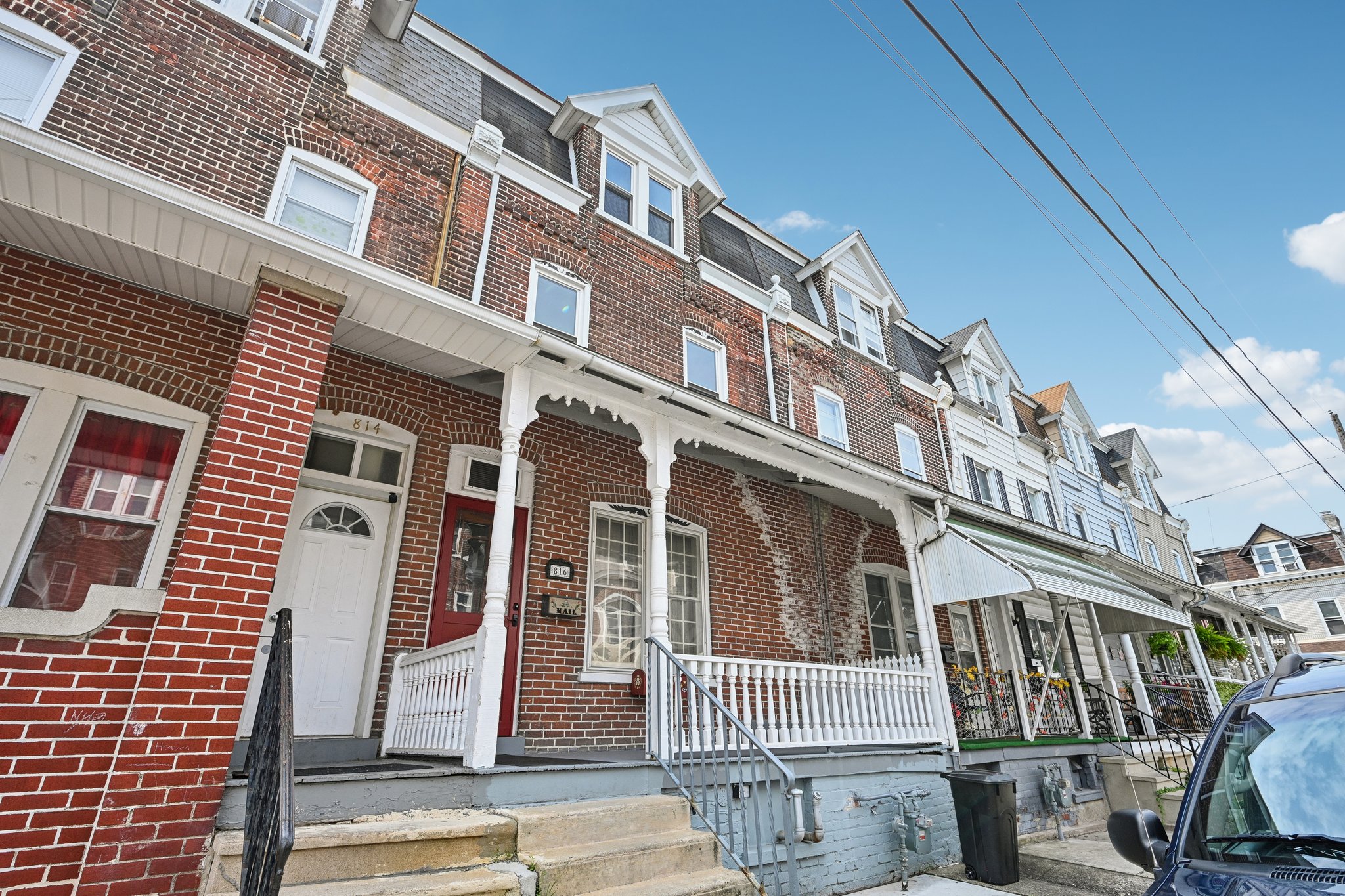 W Cedar St-S1208-002.jpg
