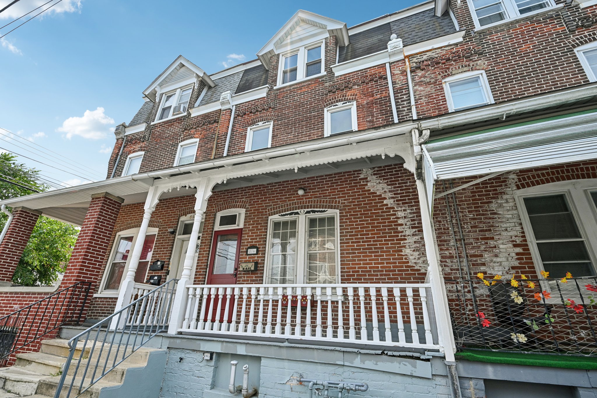 W Cedar St-S1208-003.jpg