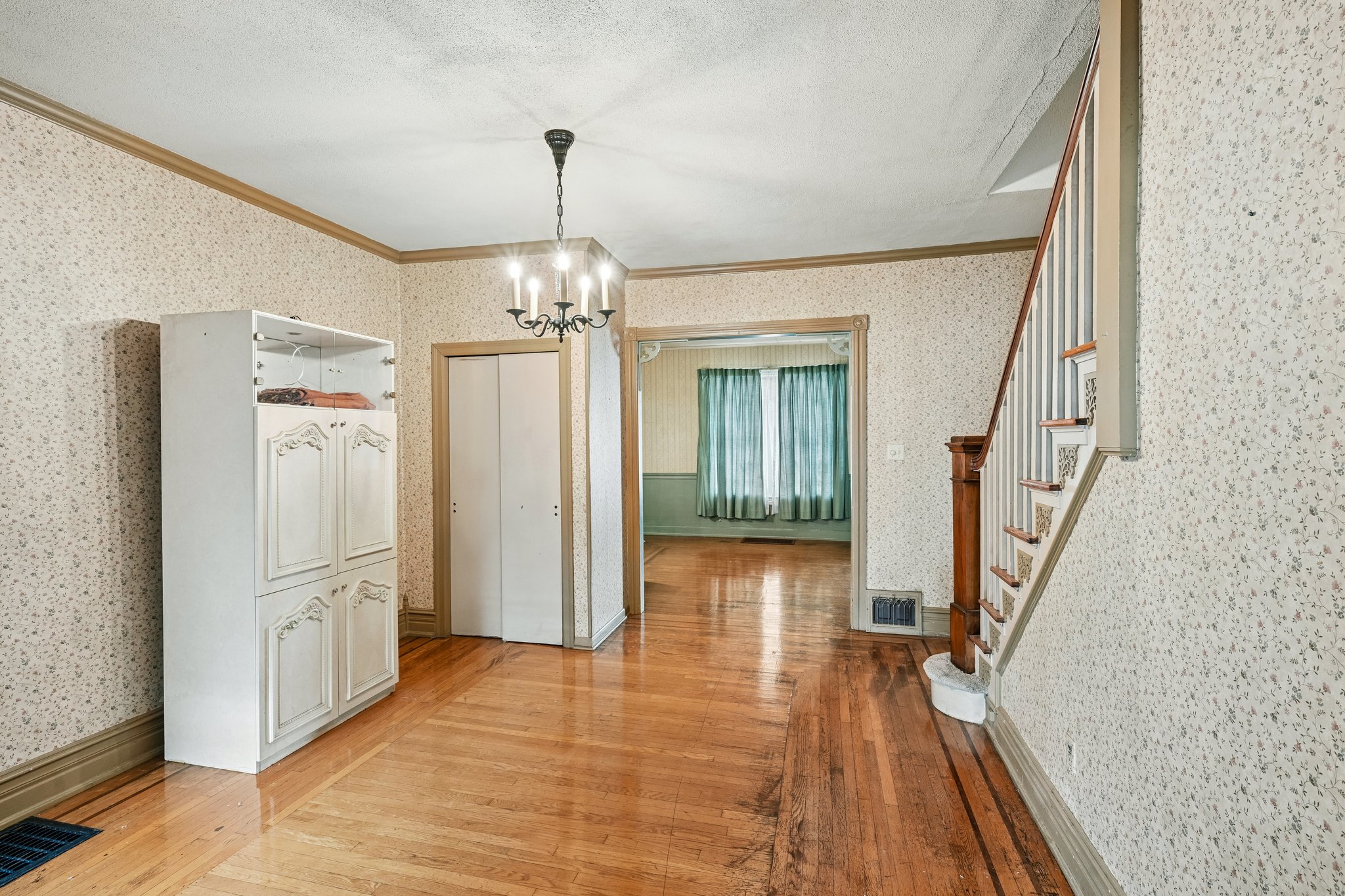 W Cedar St-S1208-015.jpg