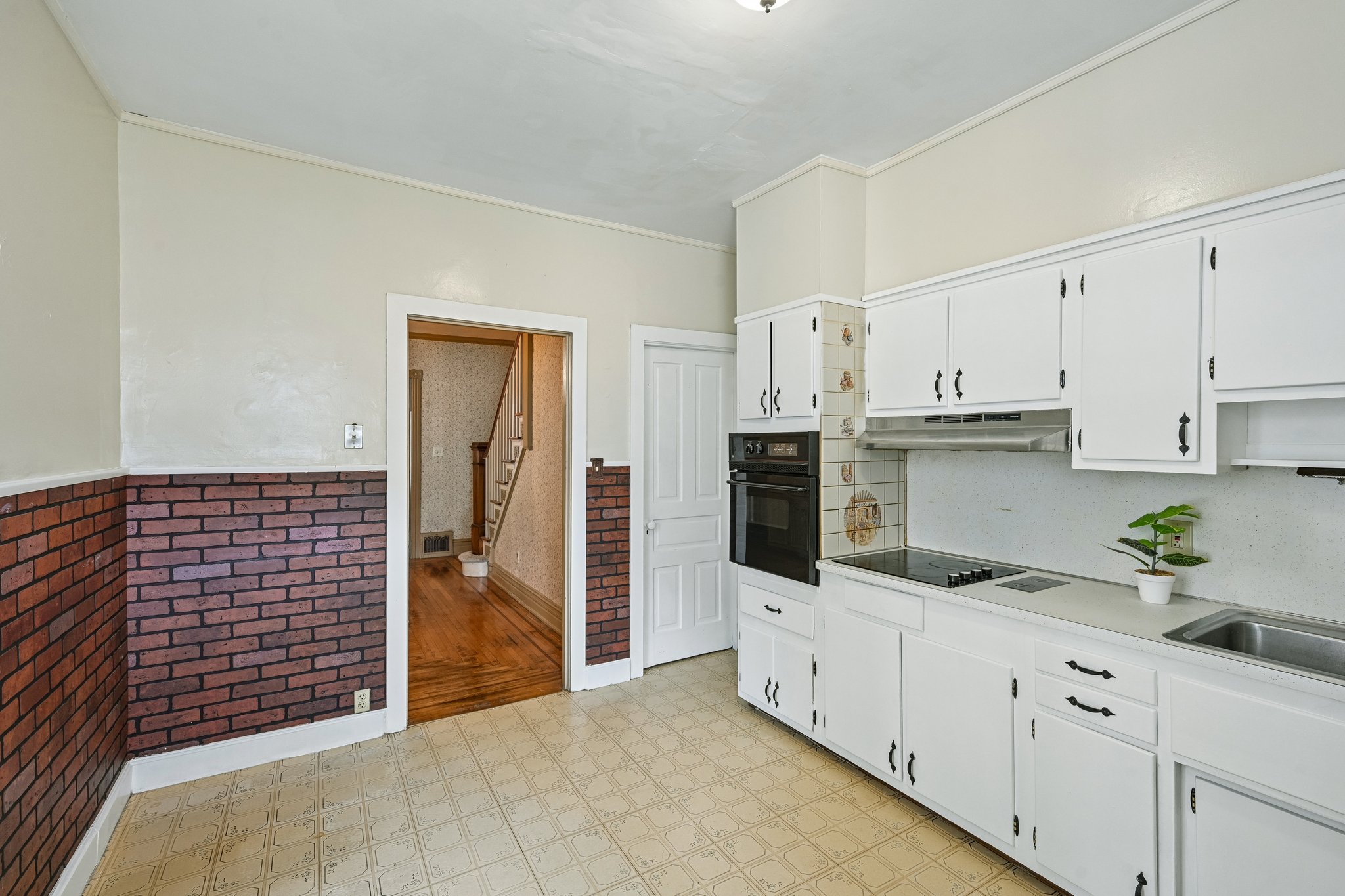 W Cedar St-S1208-018.jpg