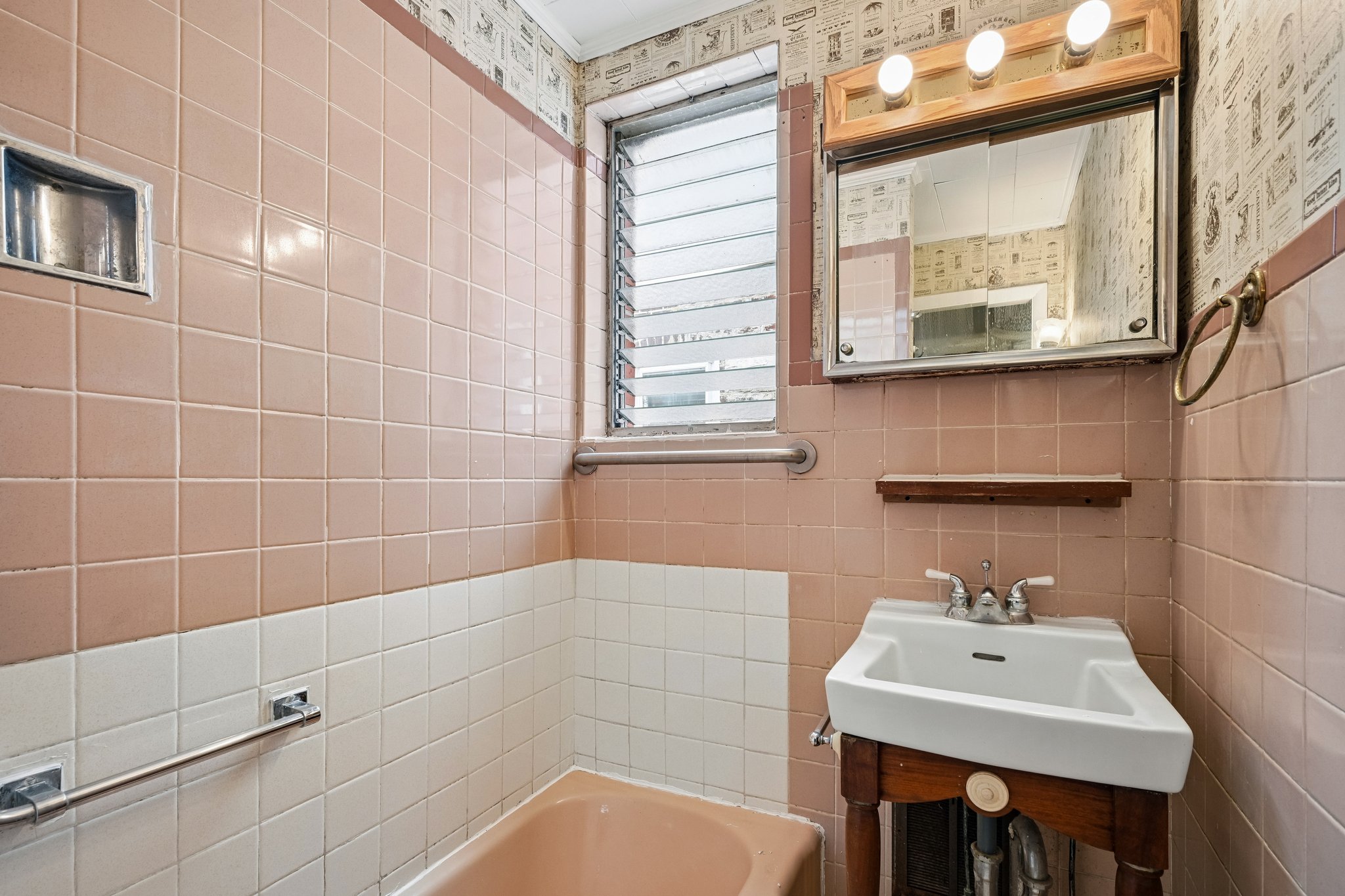 W Cedar St-S1208-021.jpg
