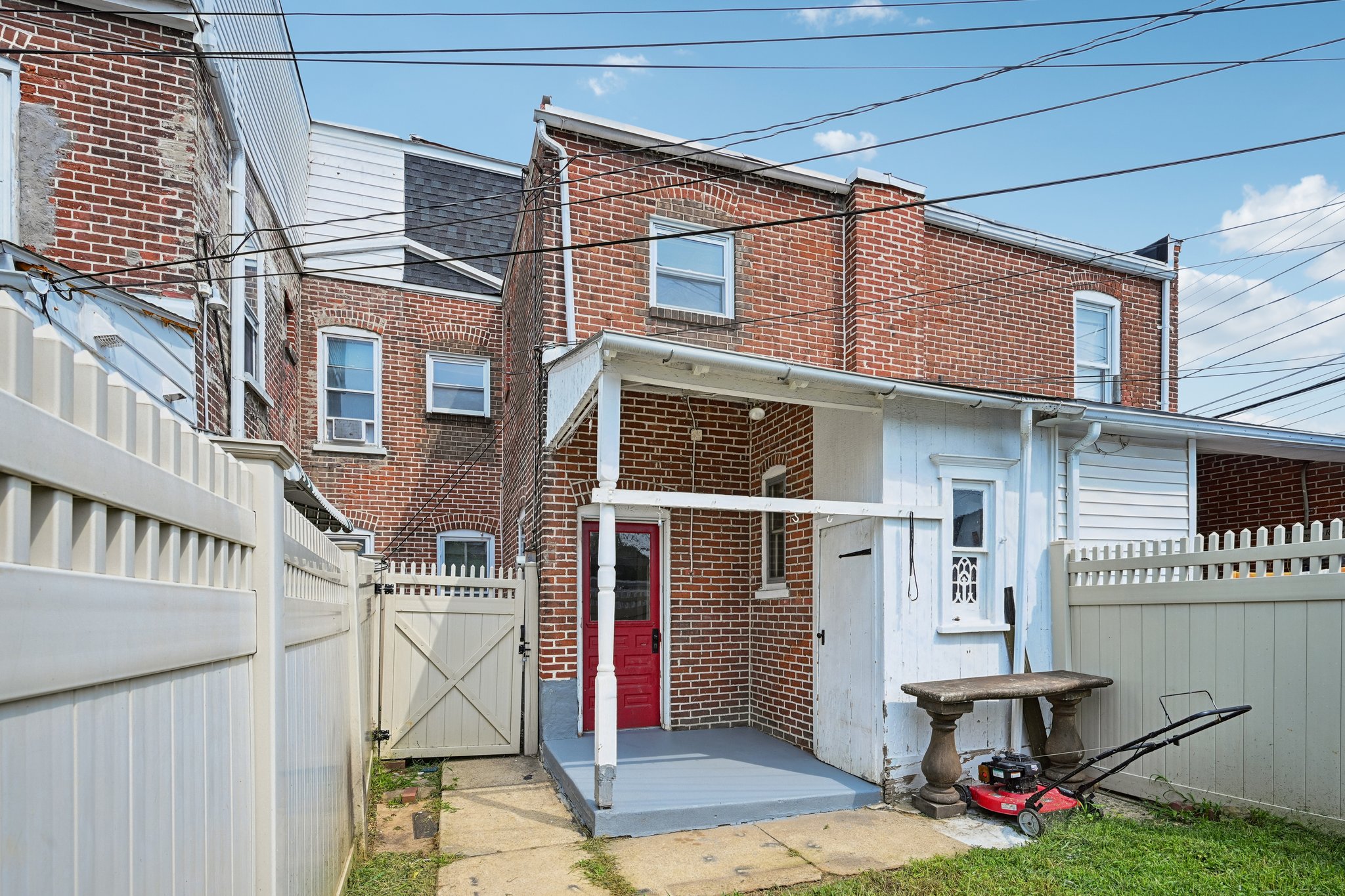 W Cedar St-S1208-039.jpg