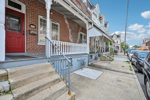W Cedar St-S1208-004.jpg