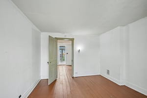 W Cedar St-S1208-032.jpg