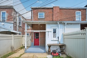 W Cedar St-S1208-040.jpg