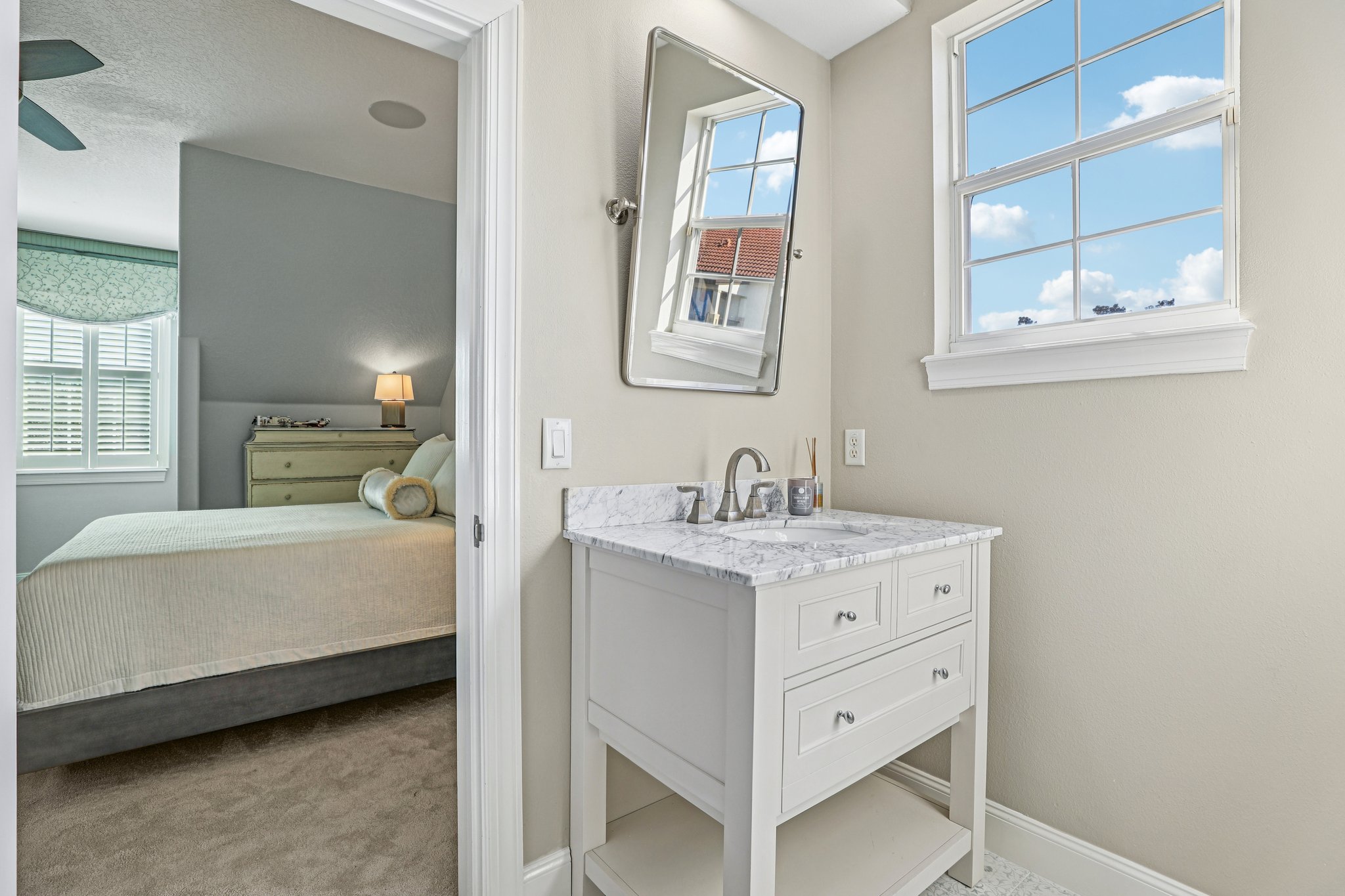 Tibet Butler Dr-L0502-037.jpg