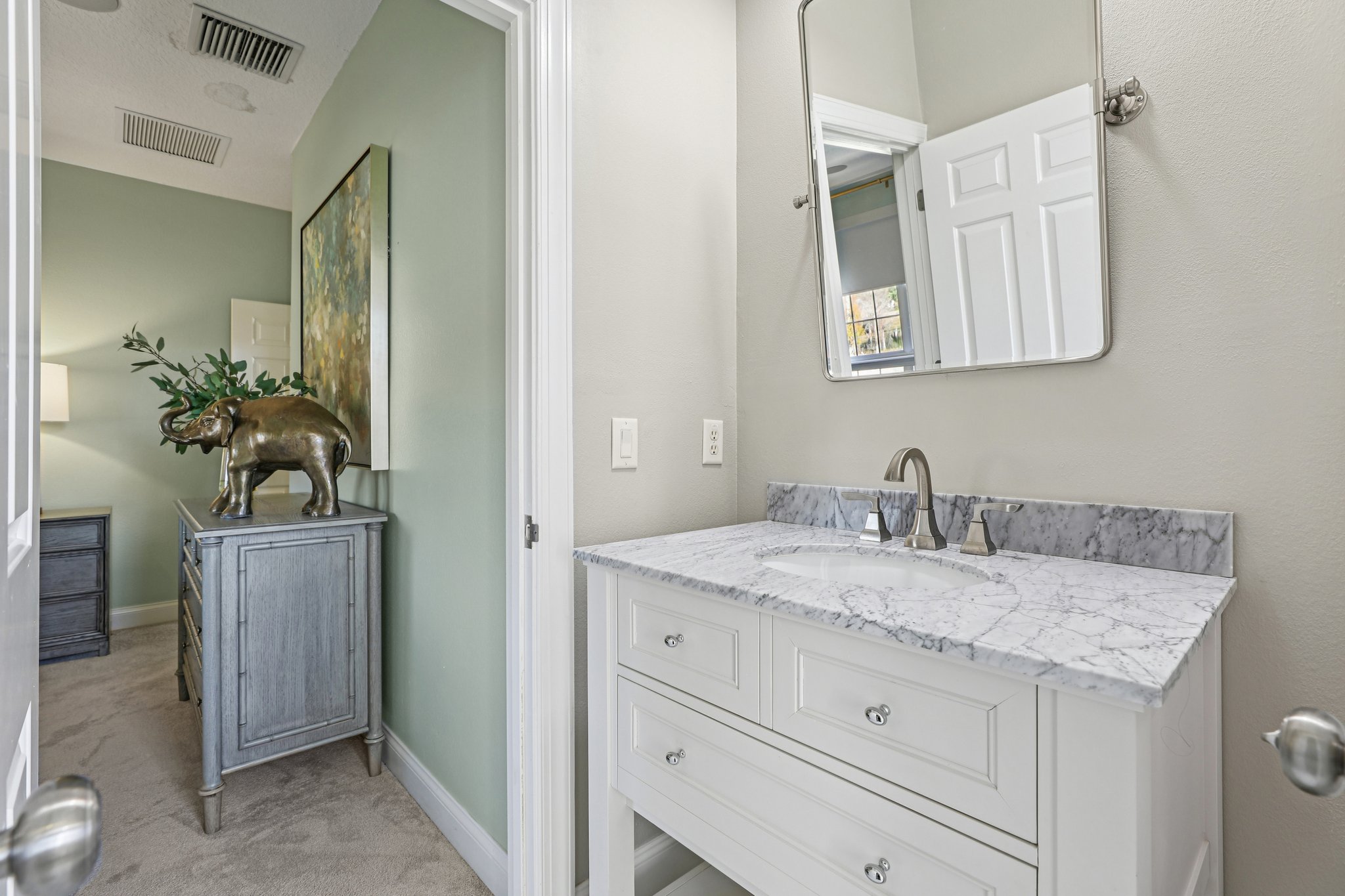 Tibet Butler Dr-L0502-038.jpg