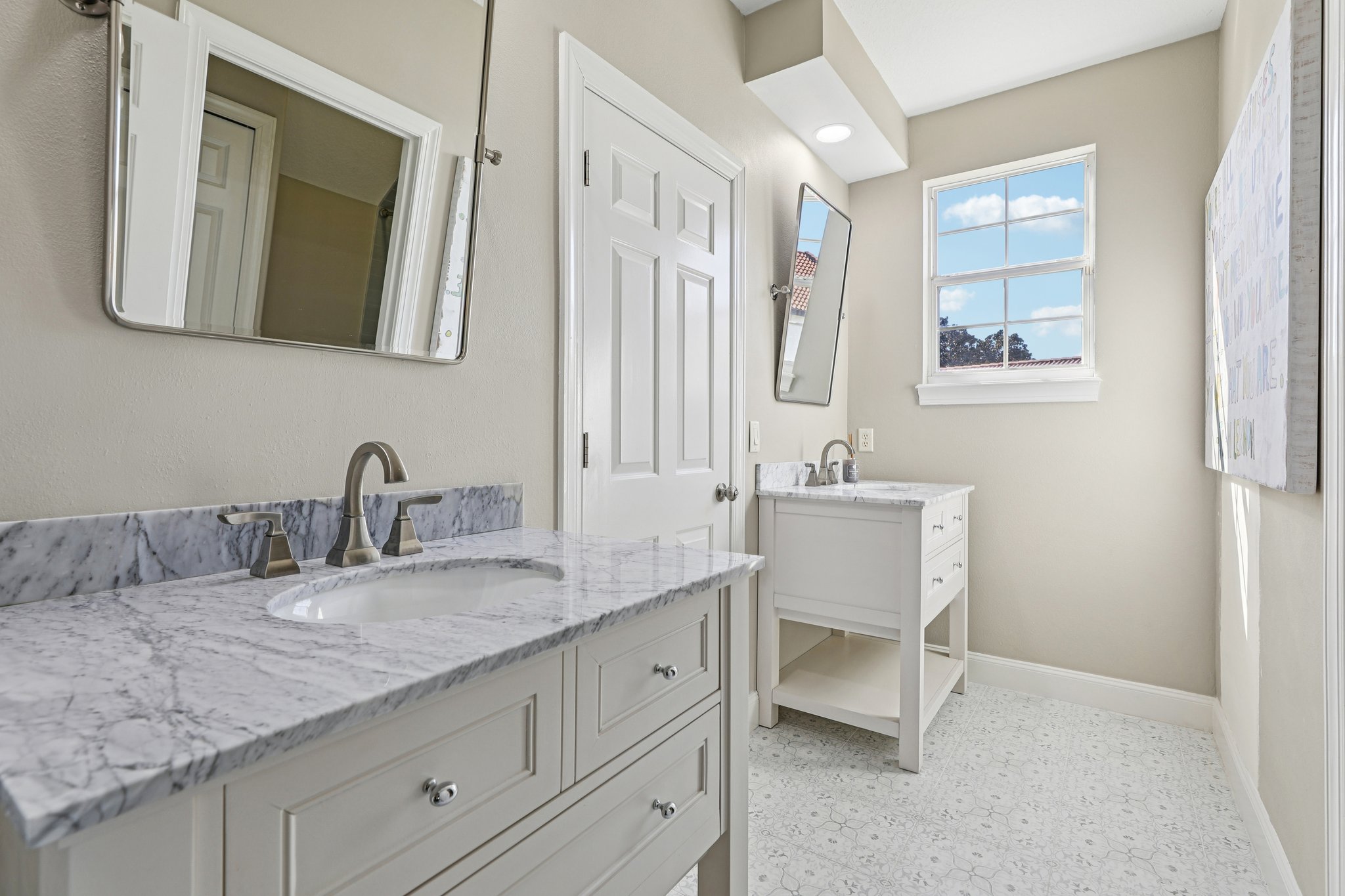 Tibet Butler Dr-L0502-039.jpg