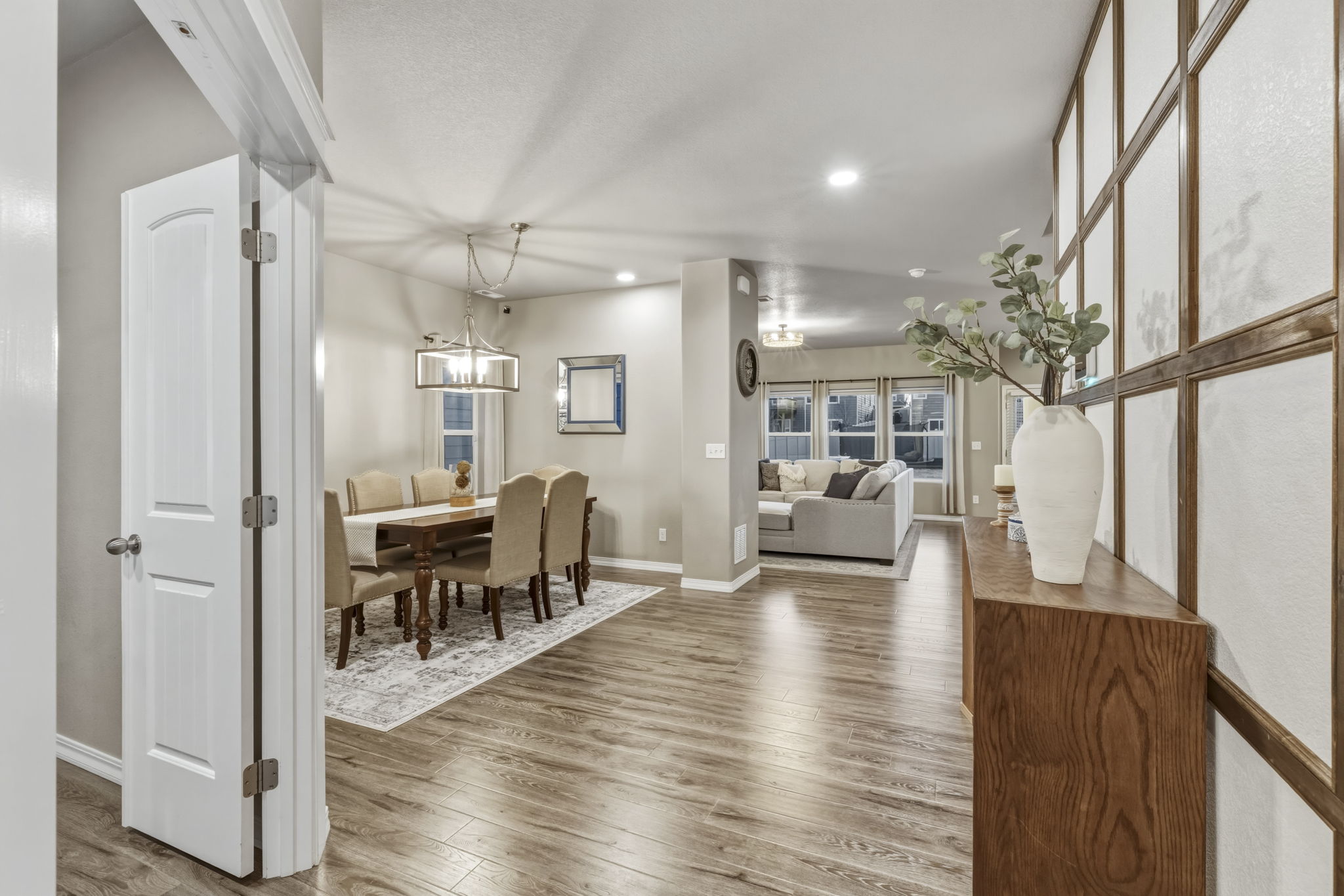 Foyer/Dining Room