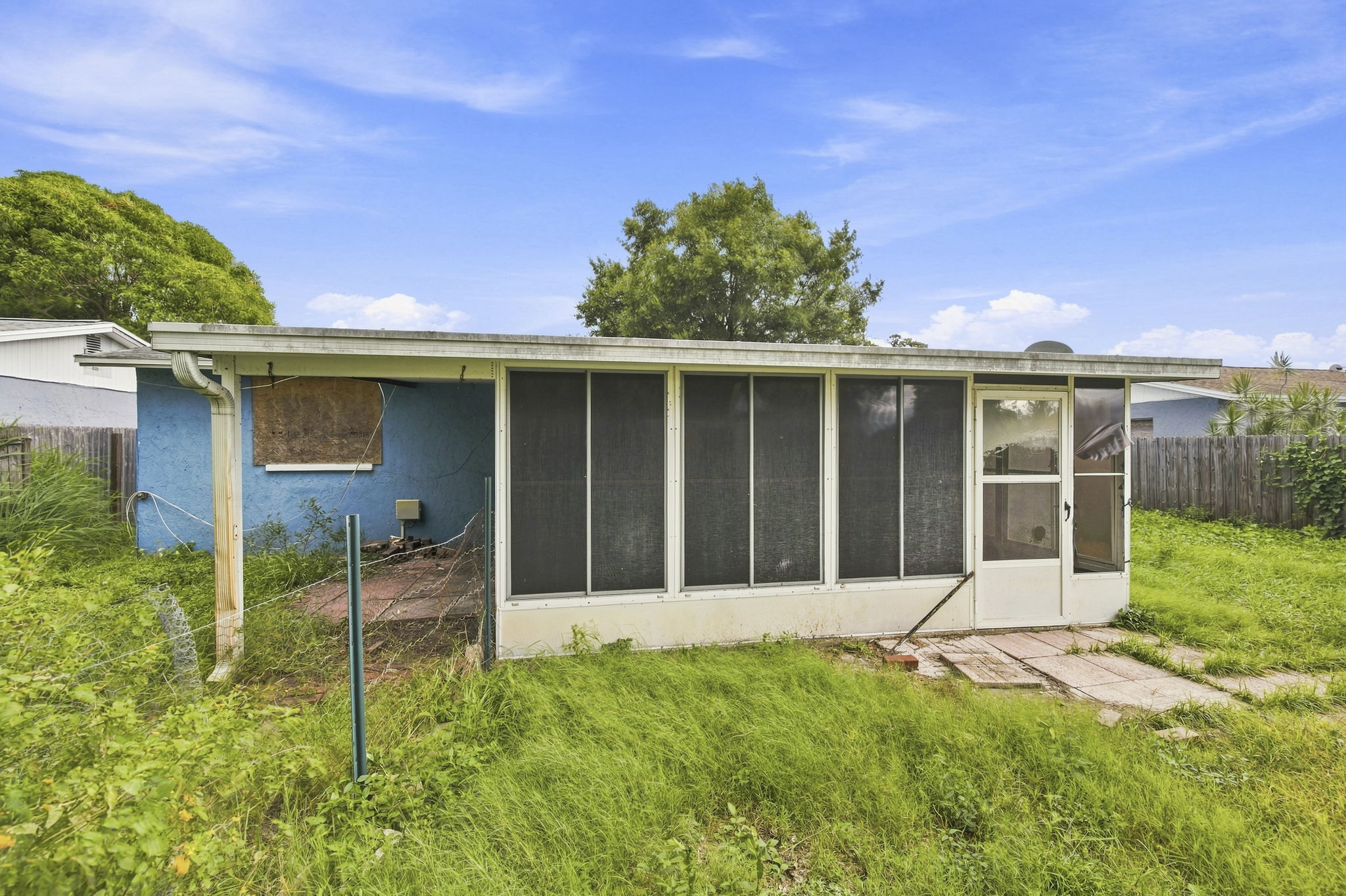 Rear Exteriors (3)