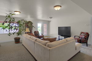  817 e Edgewood dr, South Ogden, UT 84403, US Photo 24