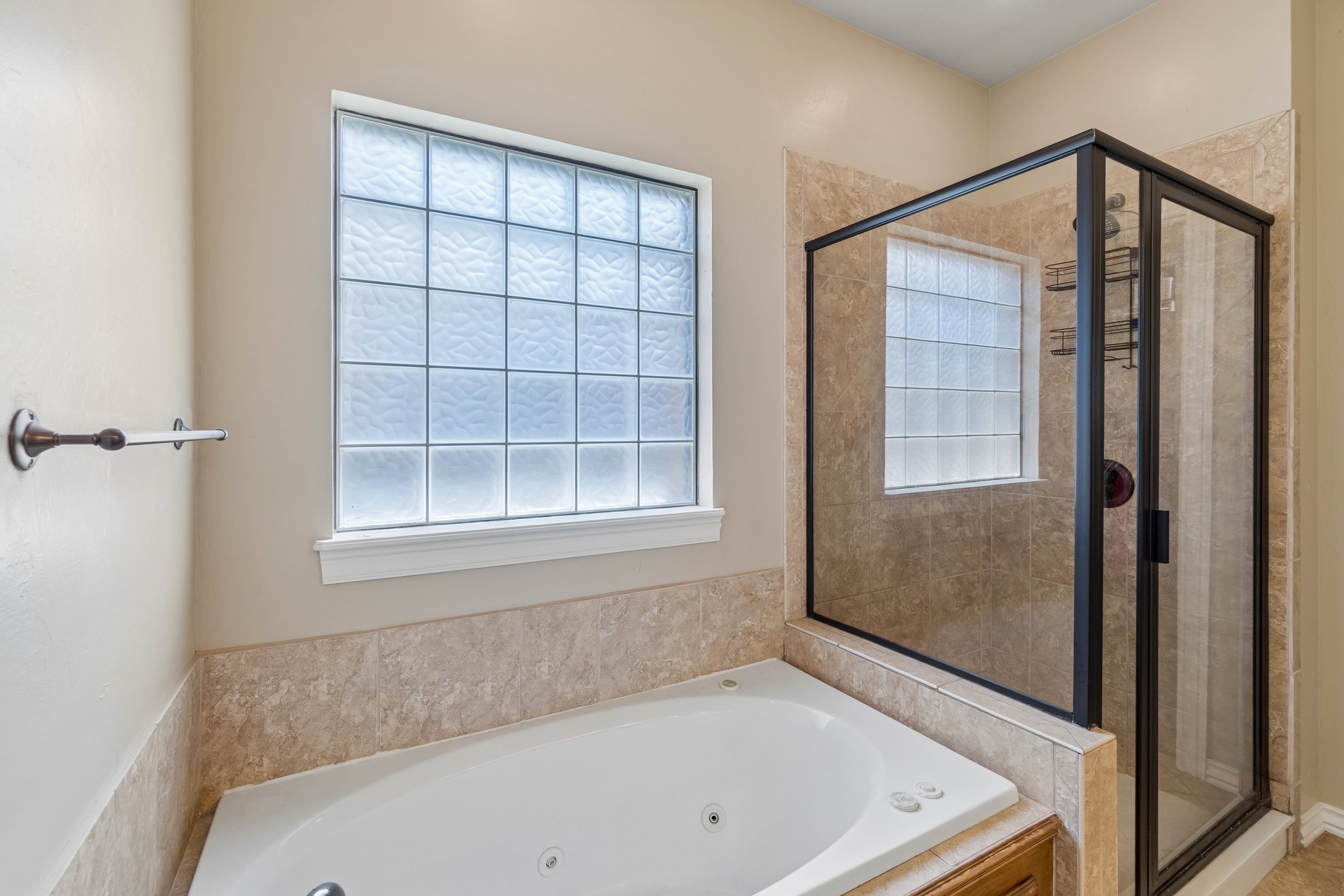 817 Tea Rose Dr_032.jpg