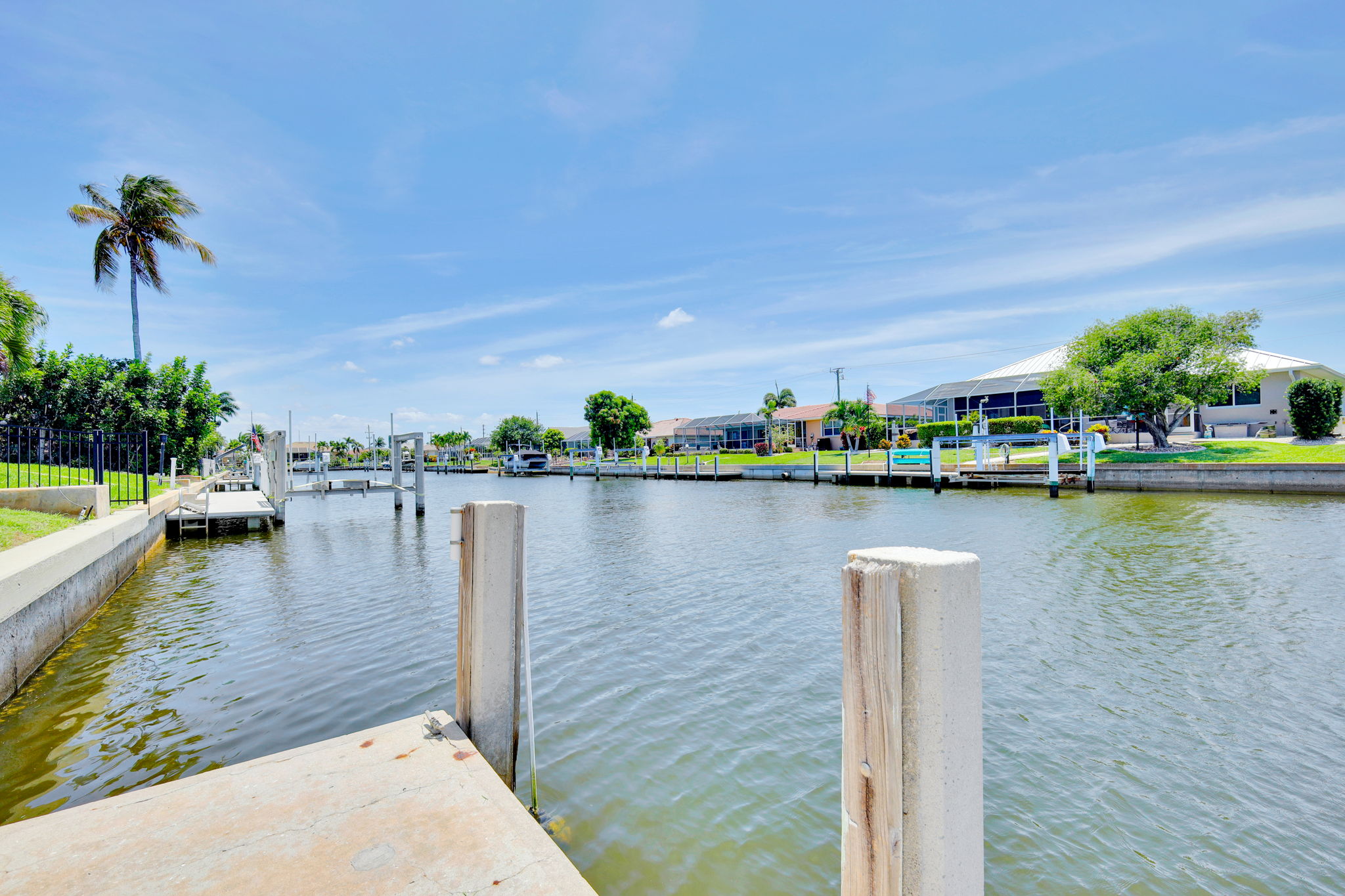 Quiet Canal with easy access to river