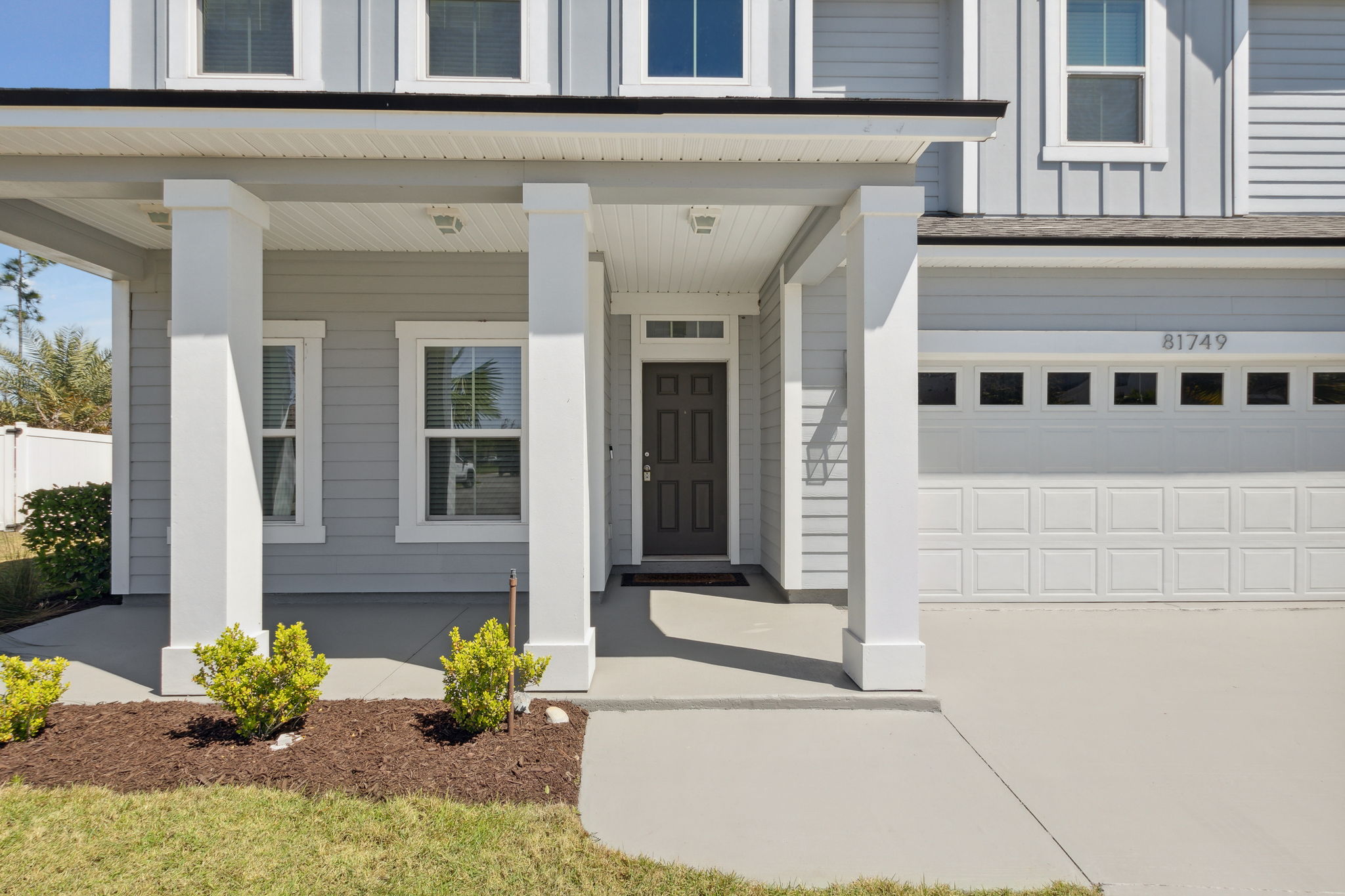 Front Porch/Entrance