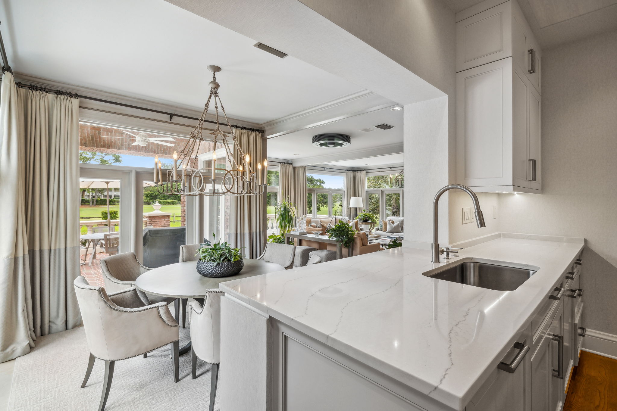 Kitchen / Breakfast Area