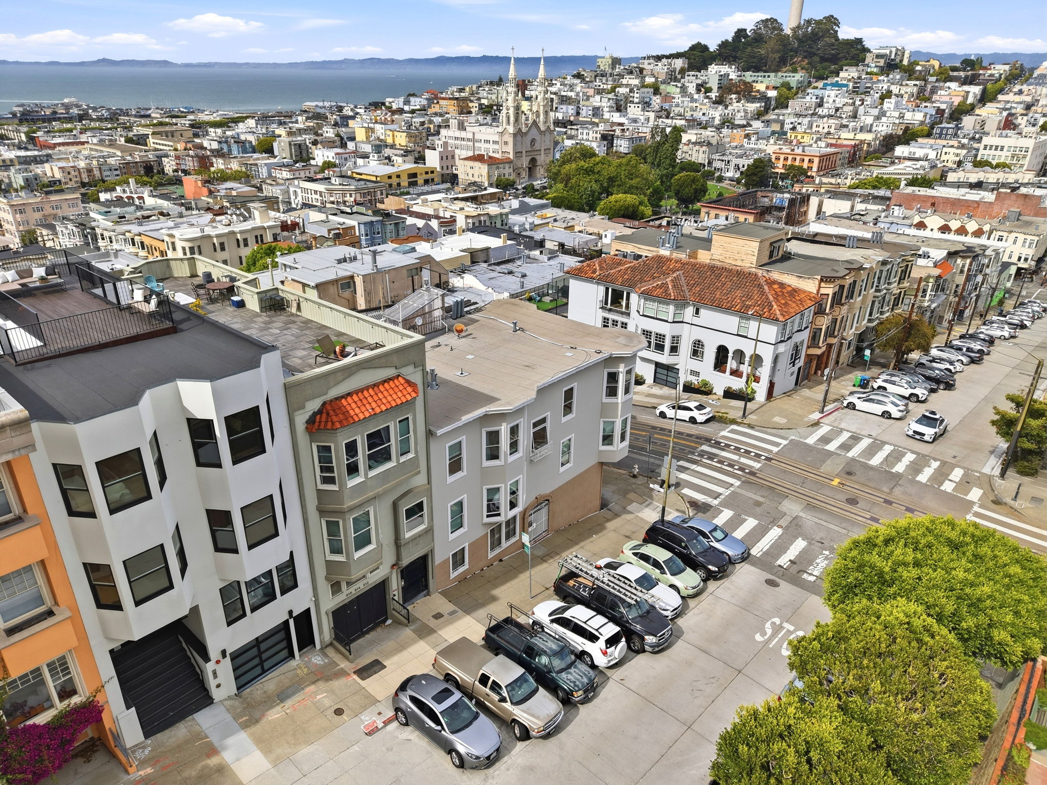 005_F8_AERIAL_818 Green St