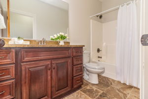 Full bath 2 (On Main)