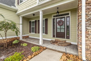 Front Porch/Entrance