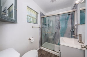 Bathroom 1b