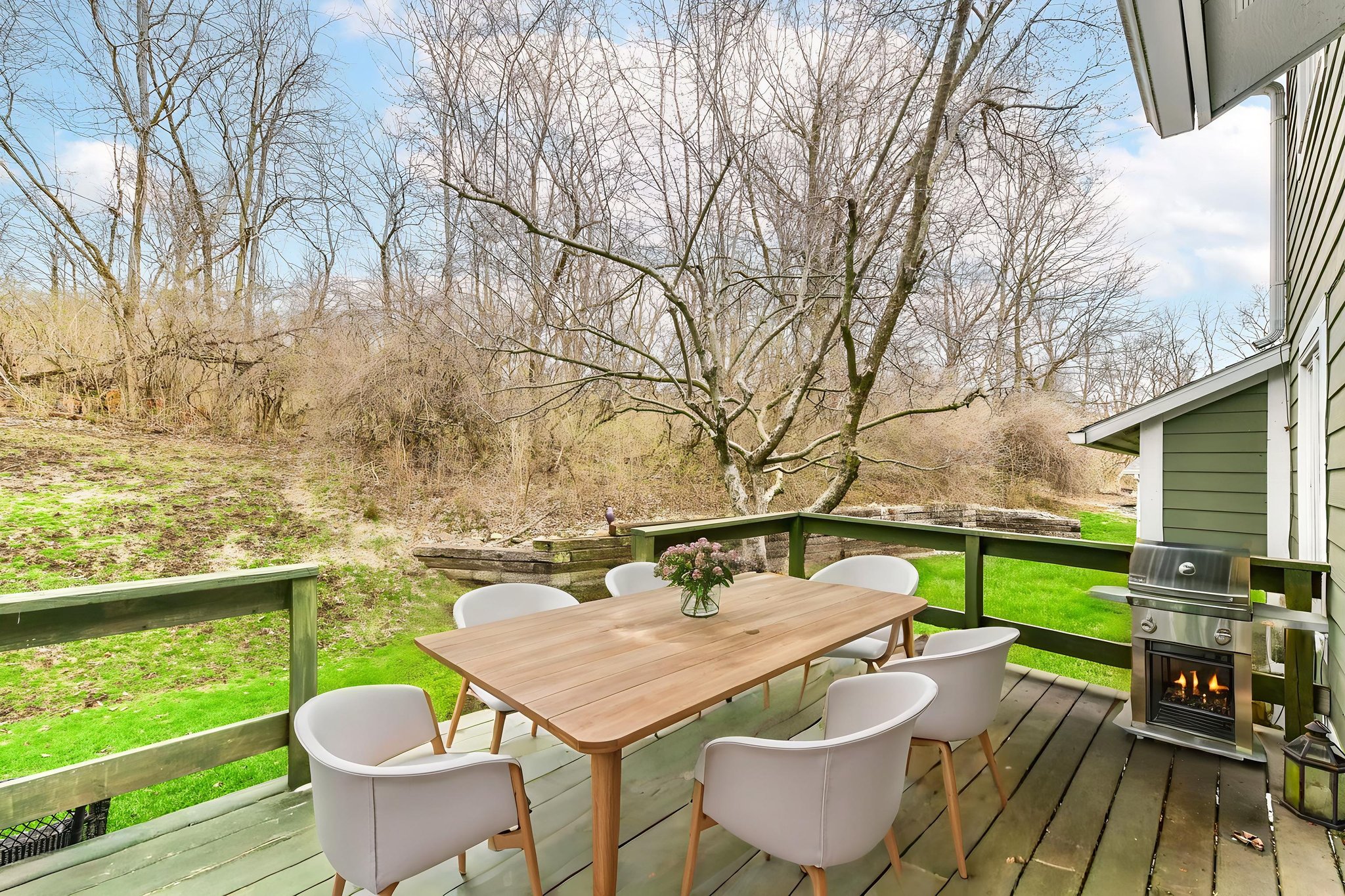 DSC_5278-Edit (2) virtually staged.jpeg