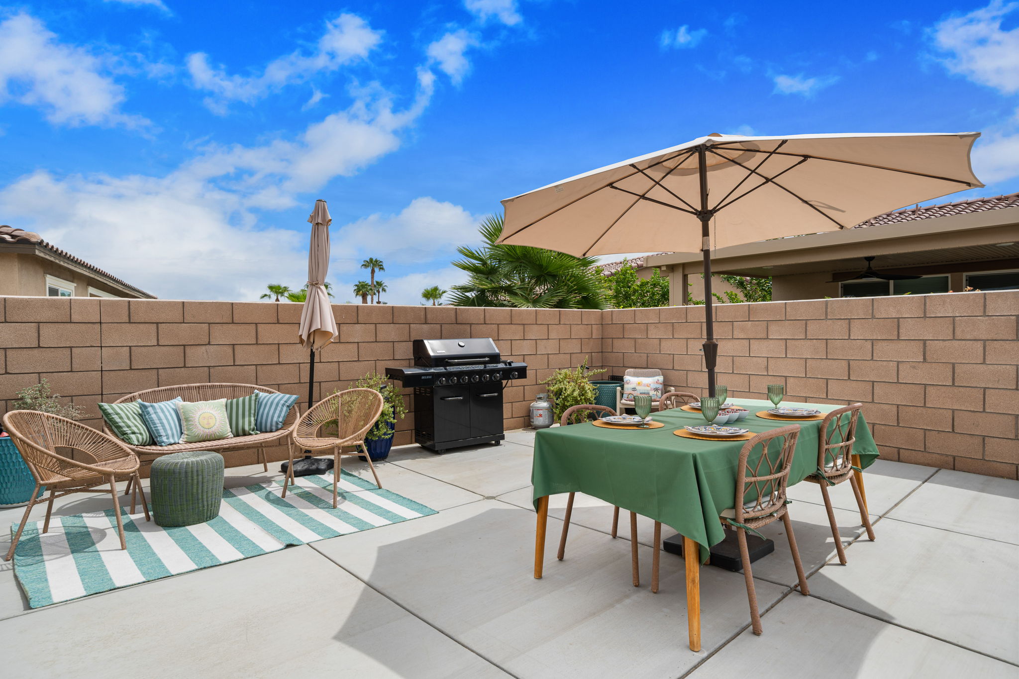 Backyard Dining Entertaining