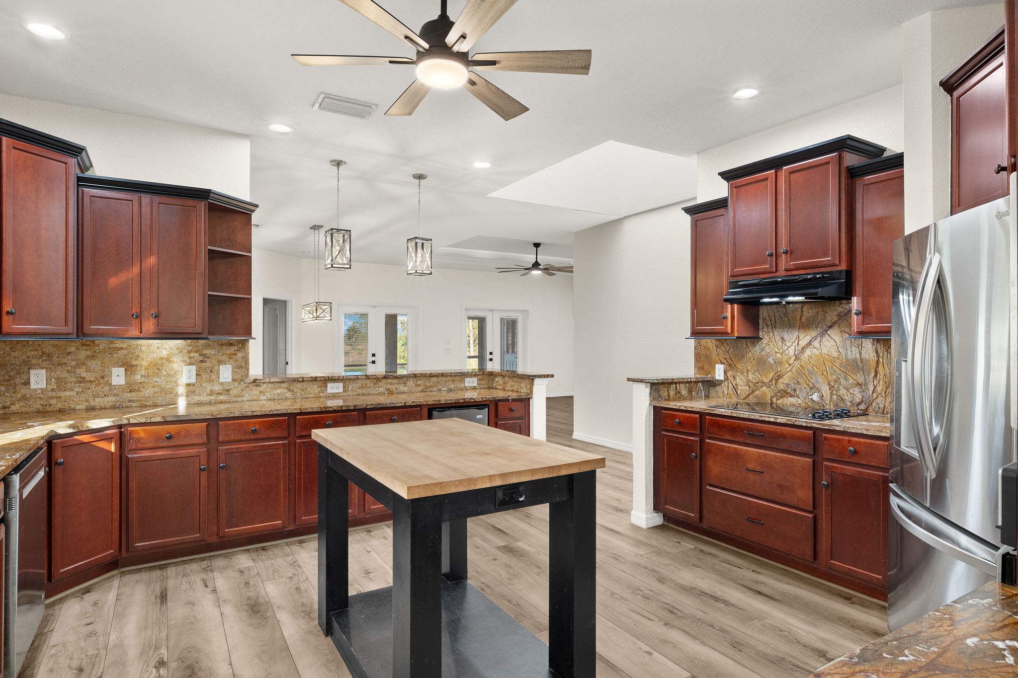 Kitchen 5 of 7