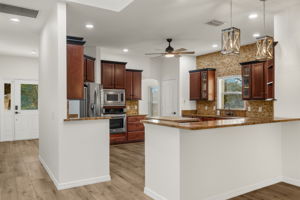 Kitchen 2 of 7
