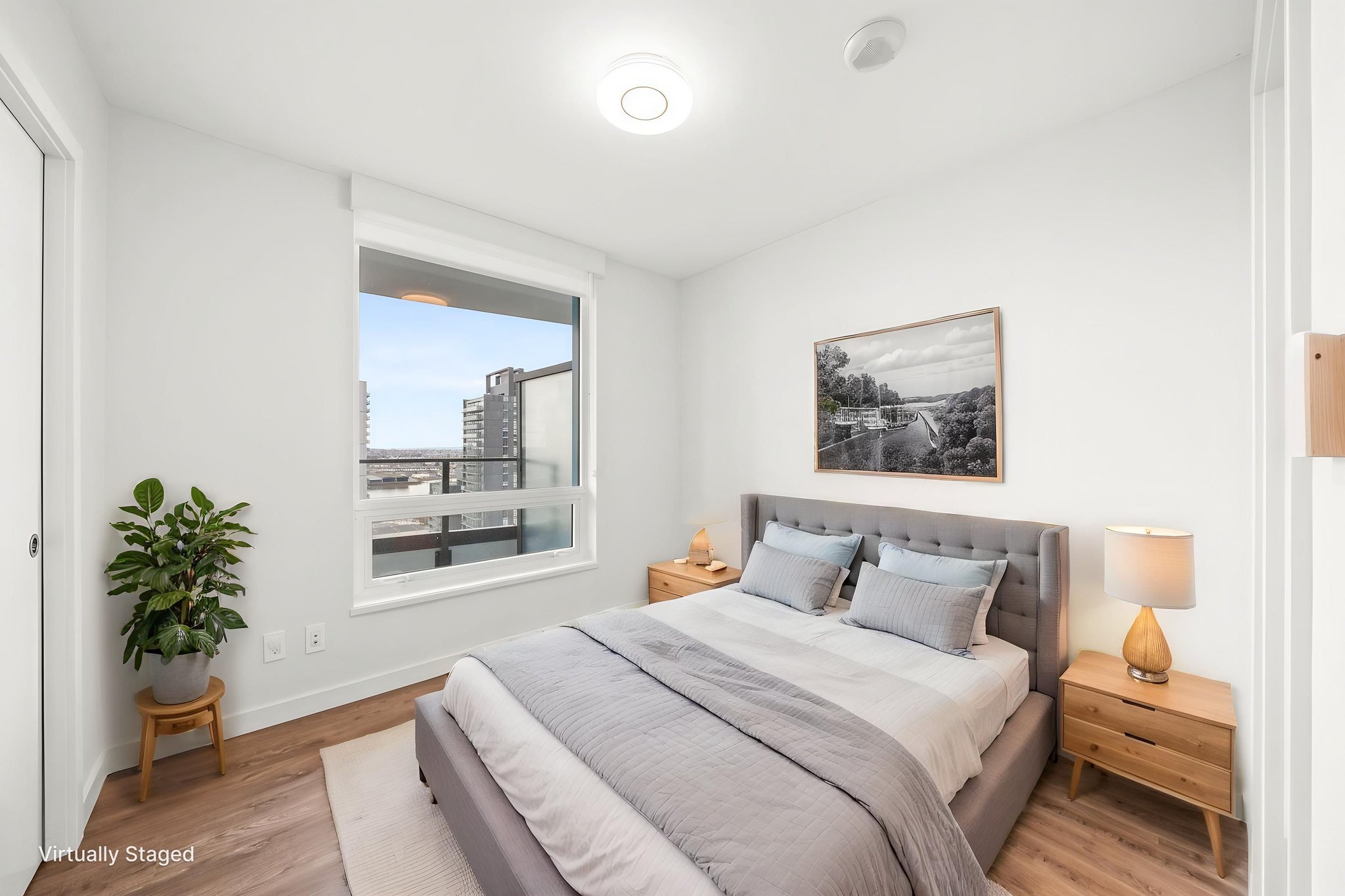 DSC05757 virtually staged.jpeg