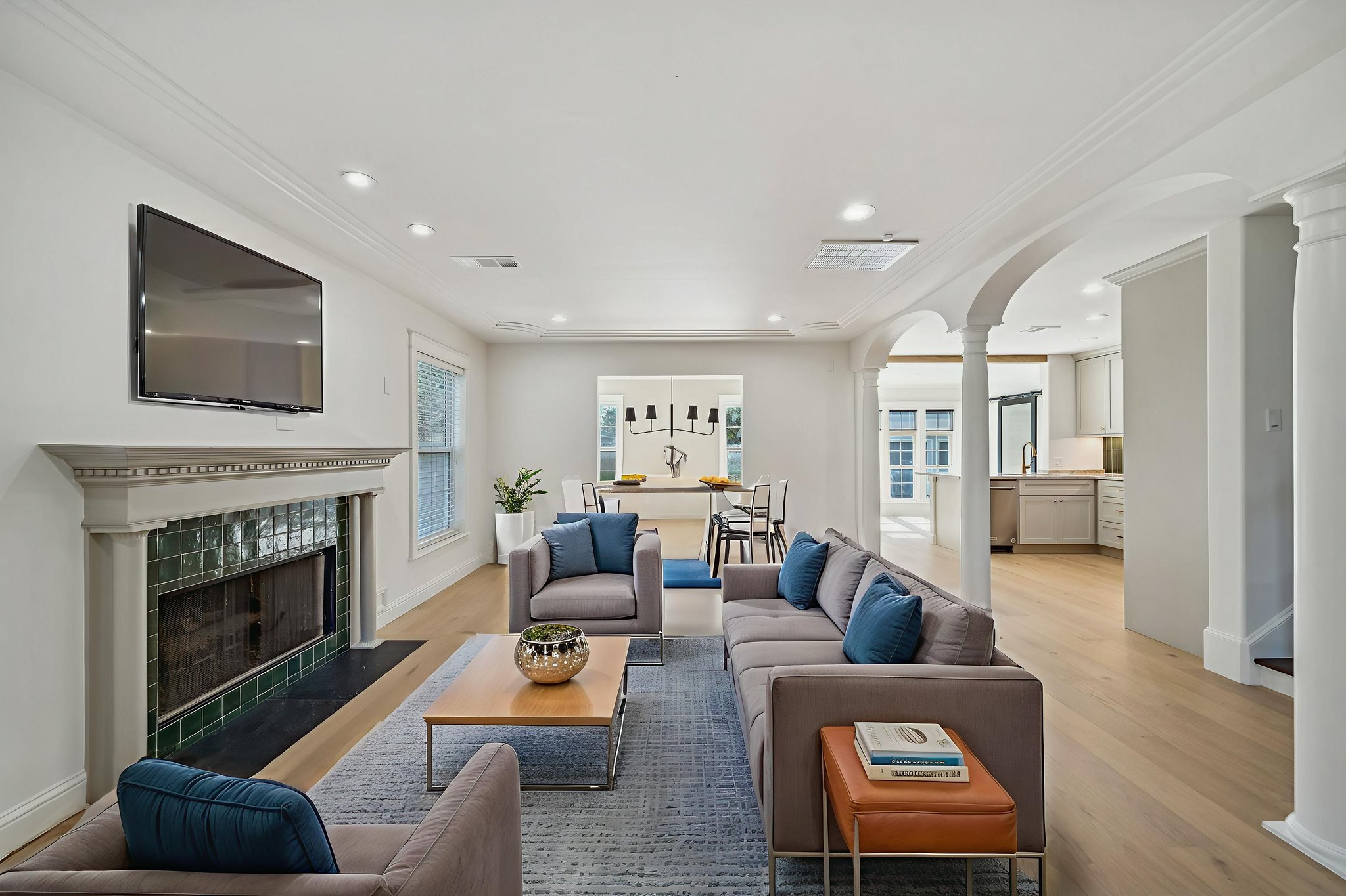 819 Azalea St, Houston, TX 77018_006 virtually staged.jpeg