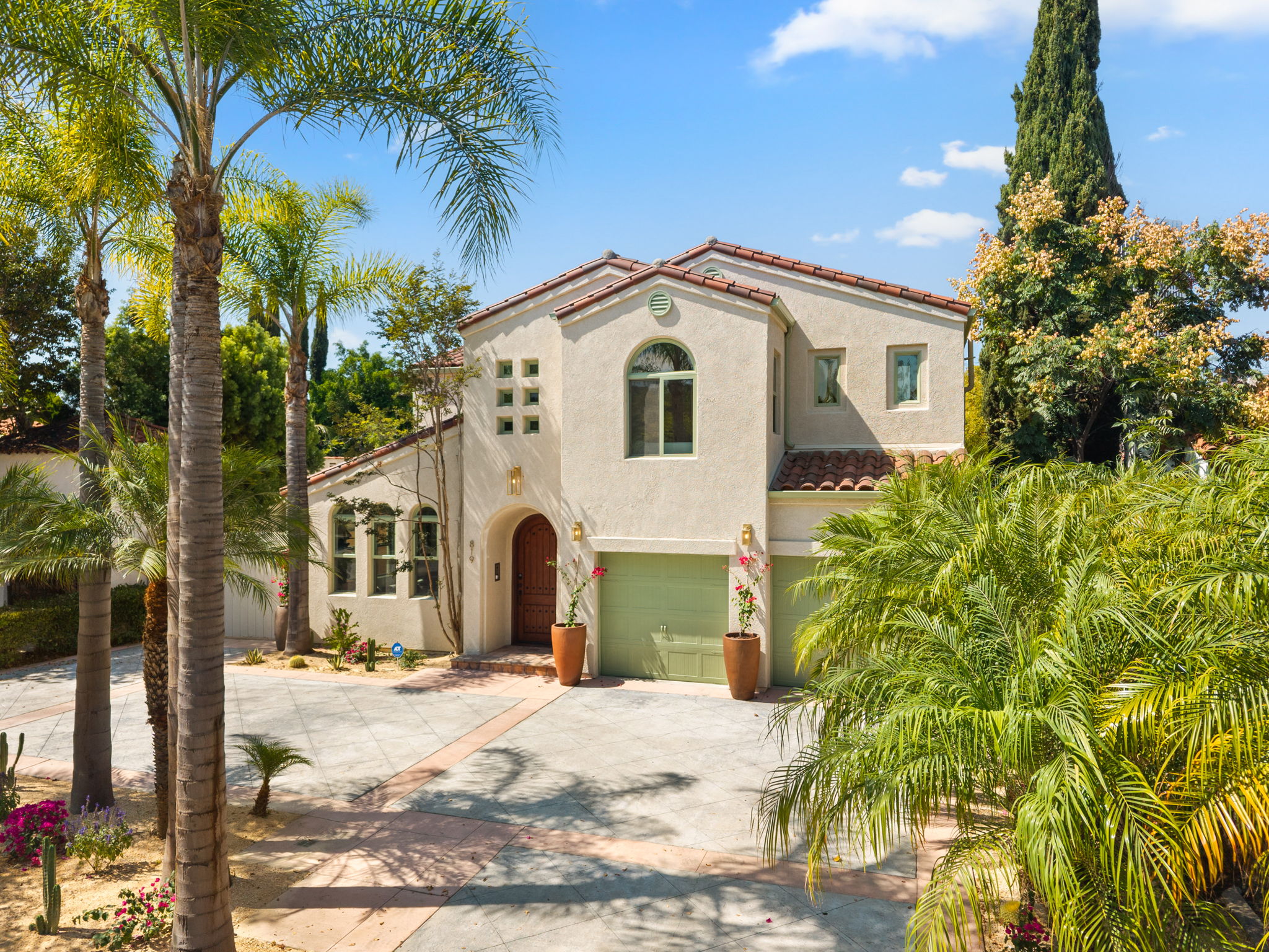 819 Cochrane Avenue-1