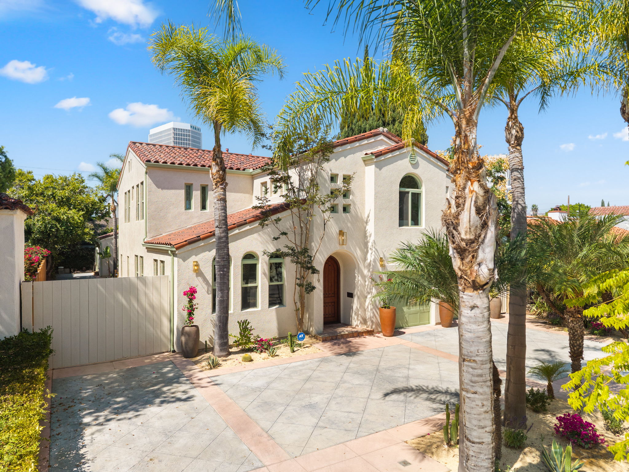 819 Cochrane Avenue-2