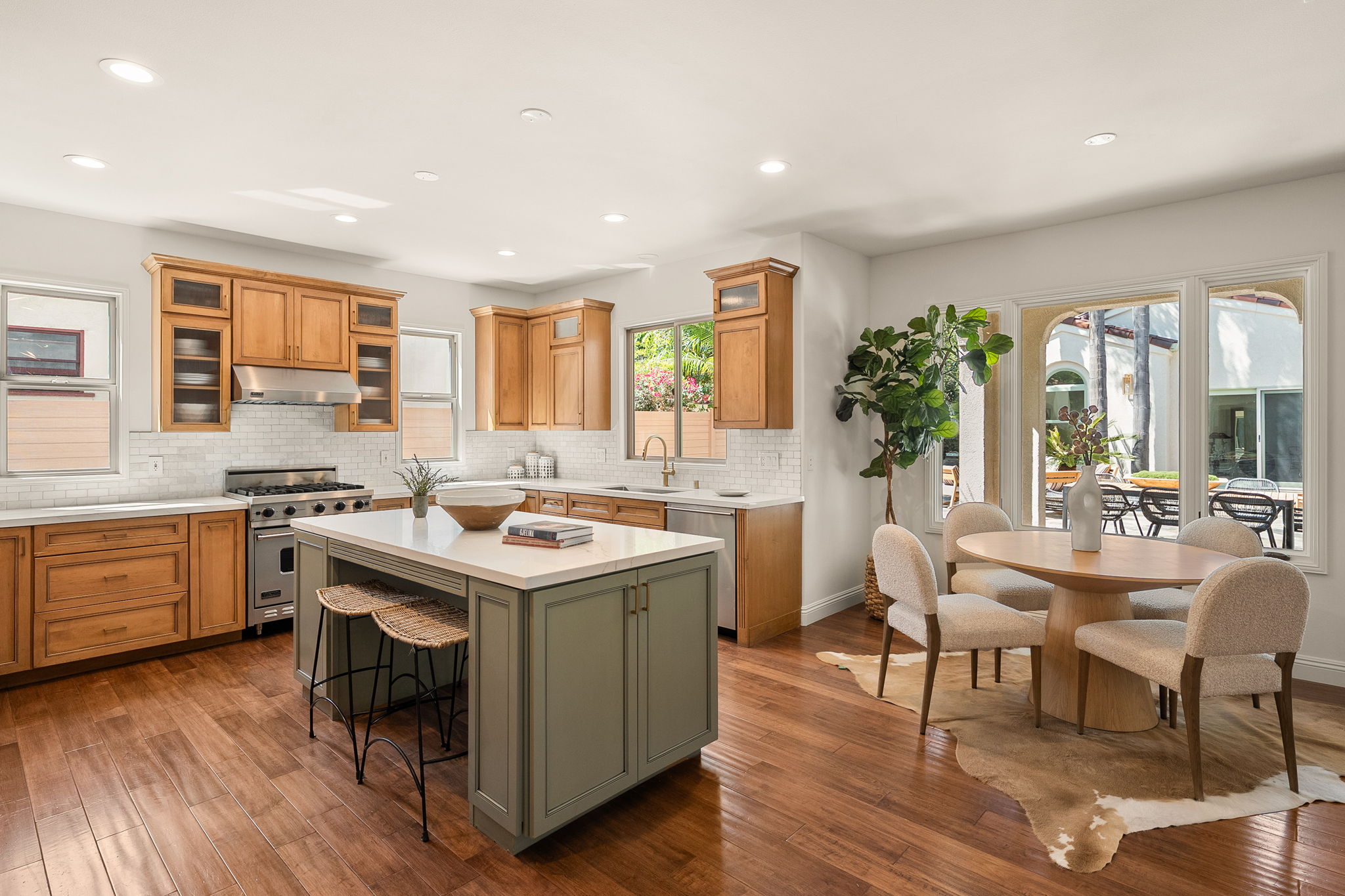 819 Cochrane Avenue-17