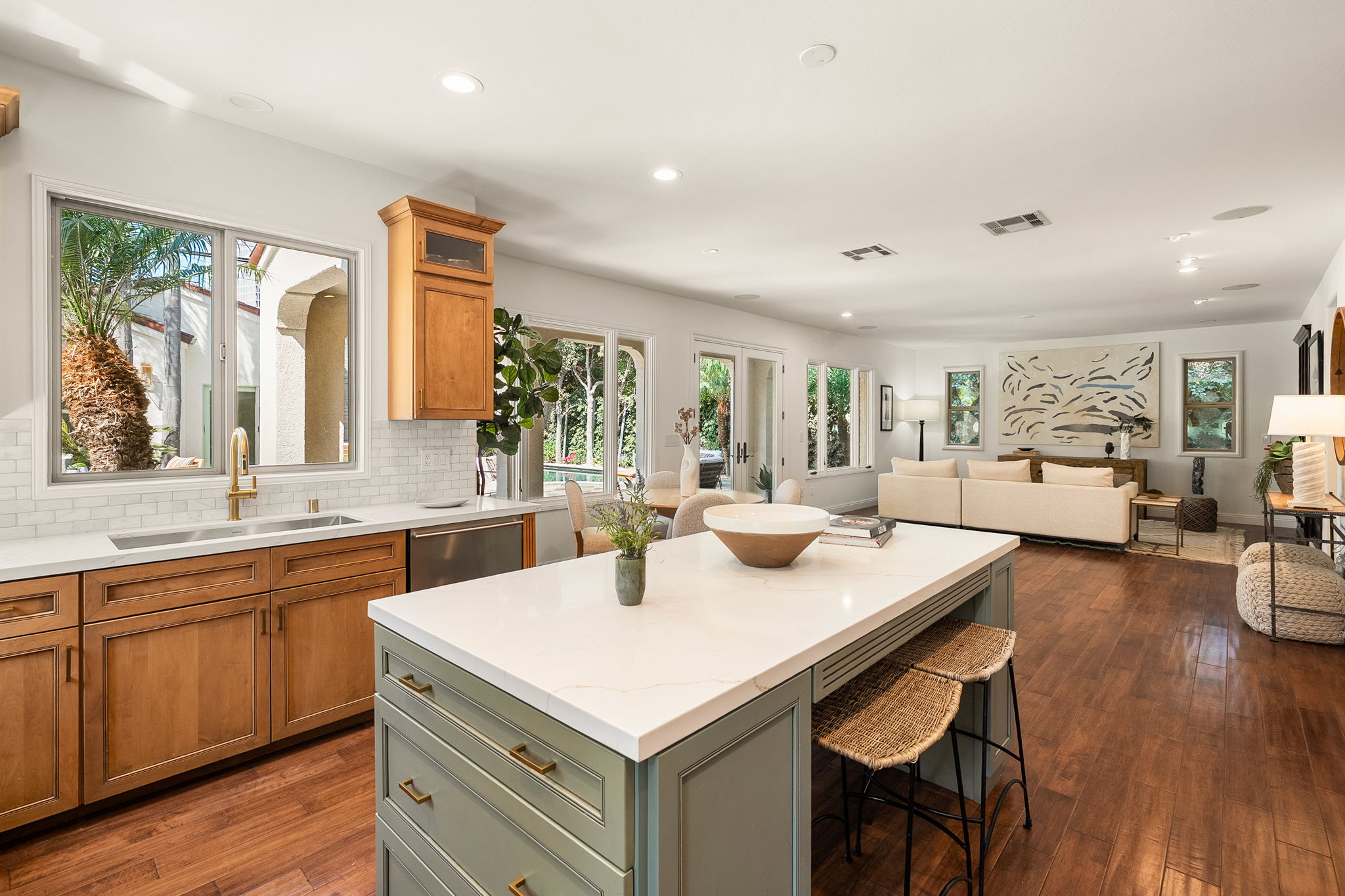 819 Cochrane Avenue-23