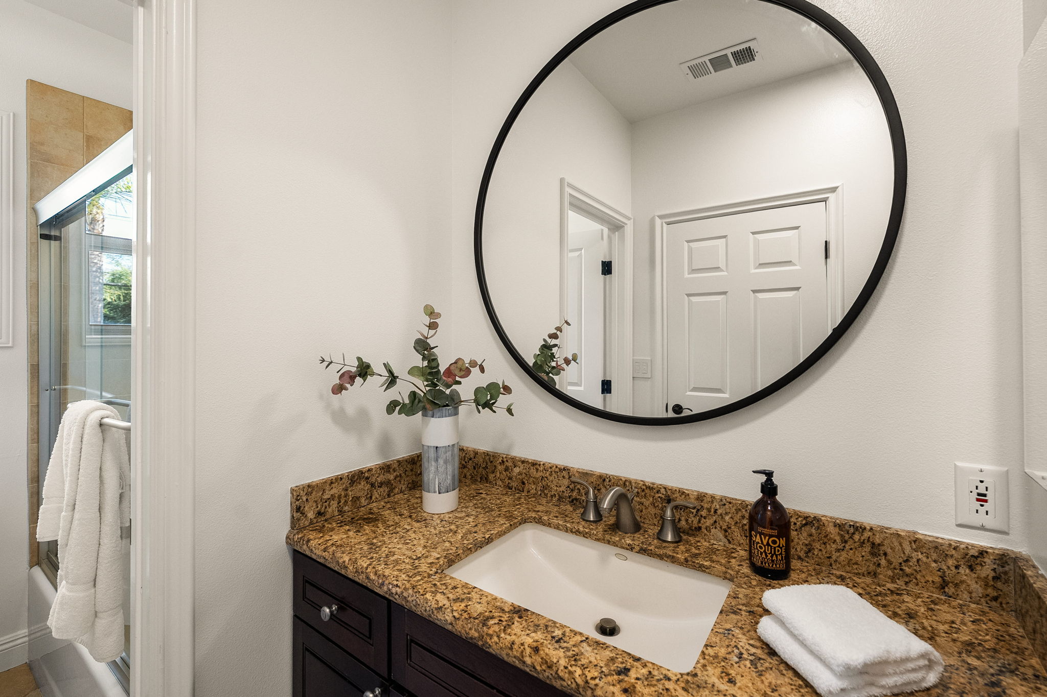 819 Cochrane Avenue-34