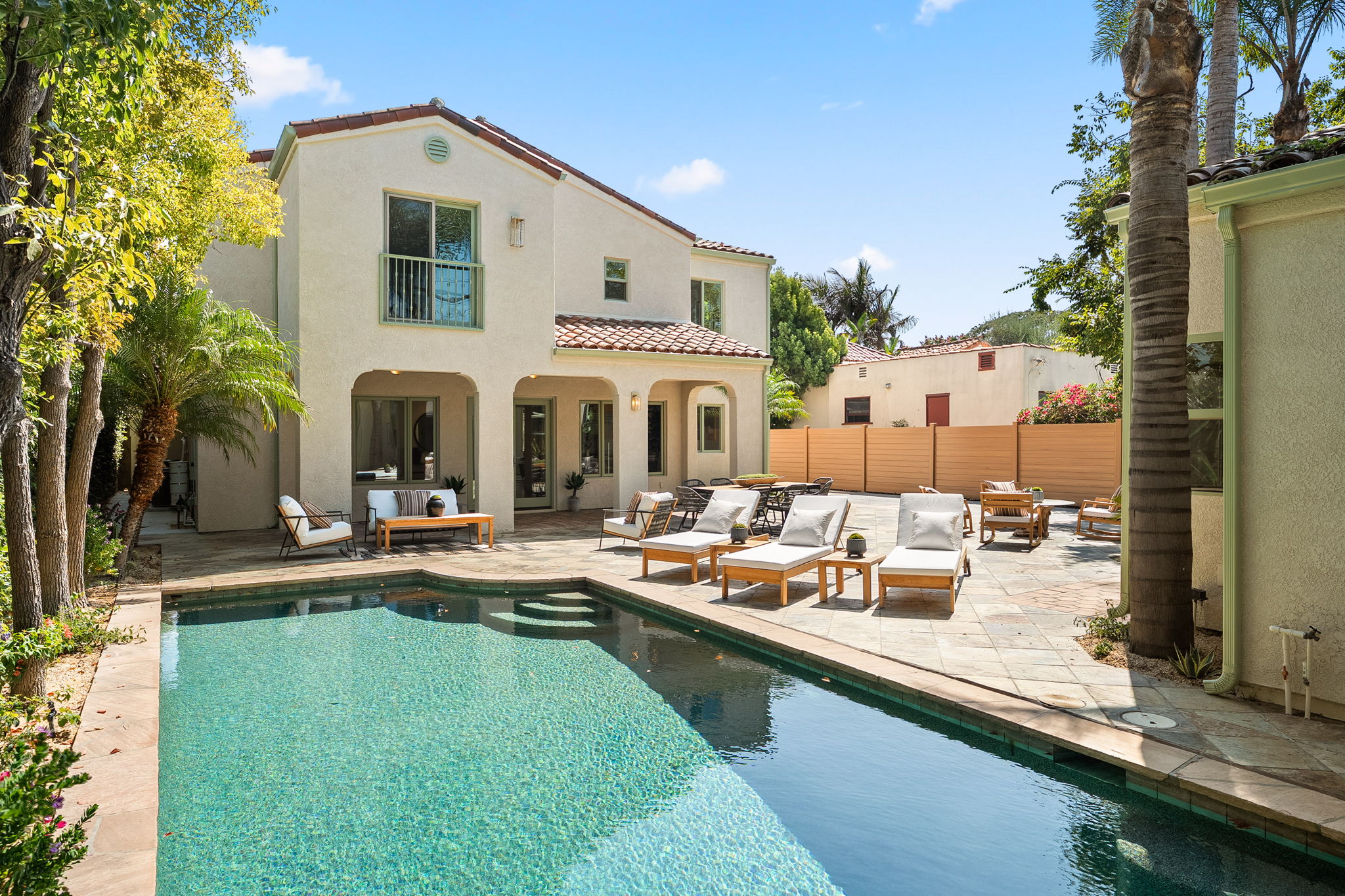 819 Cochrane Avenue-57