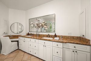 819 Cochrane Avenue-44