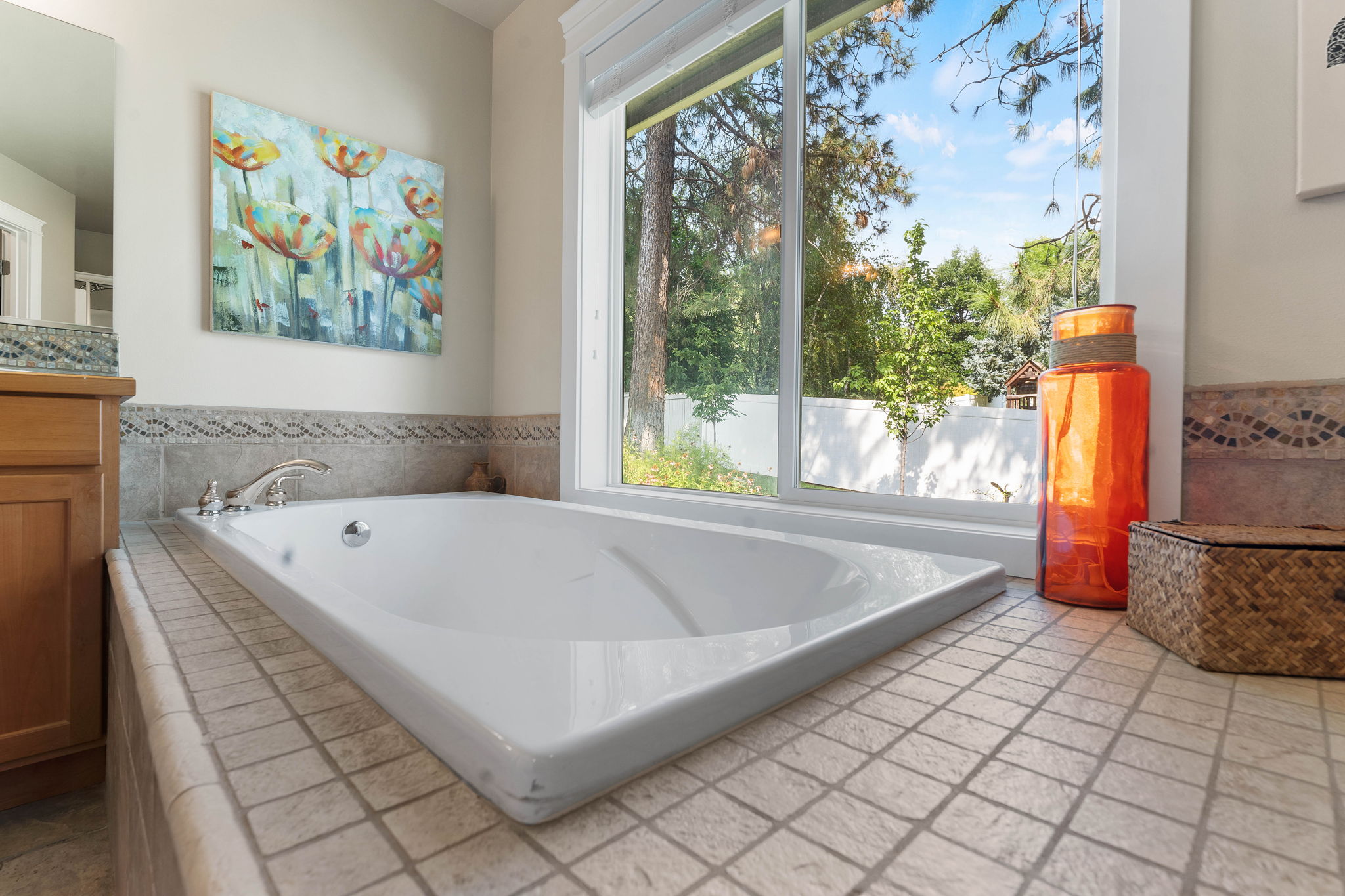 Deep Garden tub with a view!