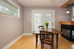 32 Eating Area