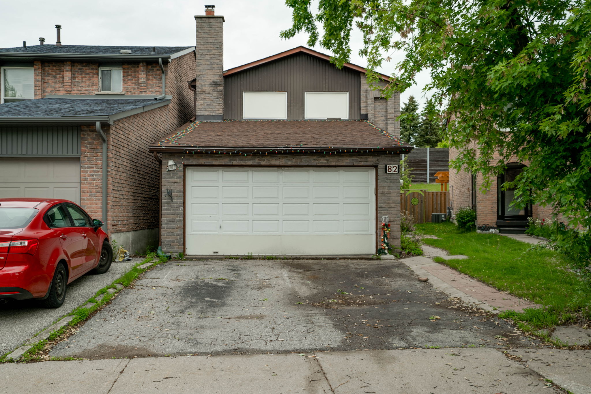 82 Hord Crescent Vaughan, ON L4J 3A7