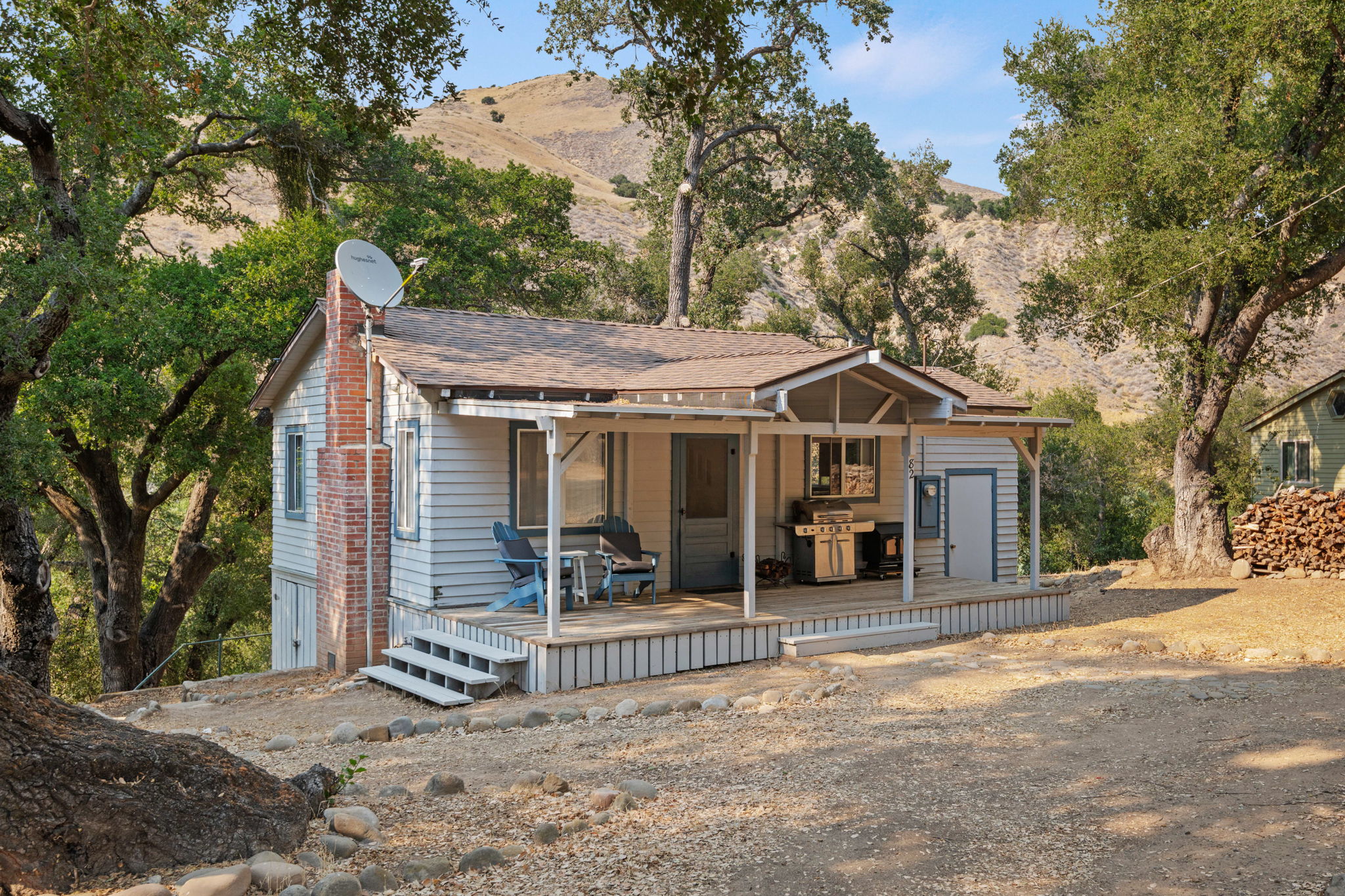 06 - Exterior View