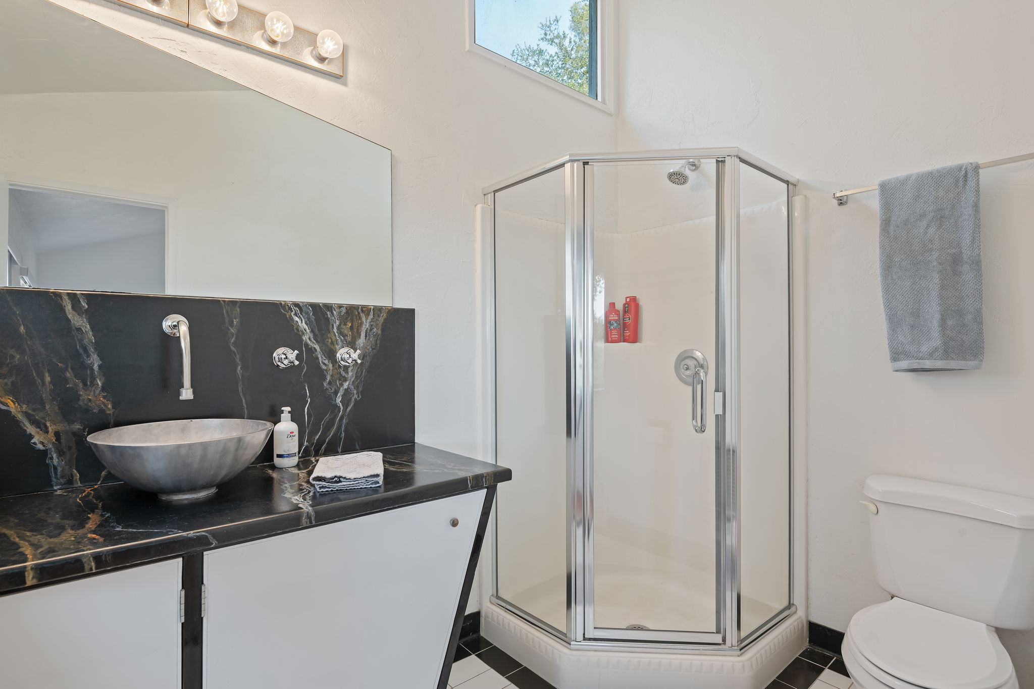 19 - Bathroom