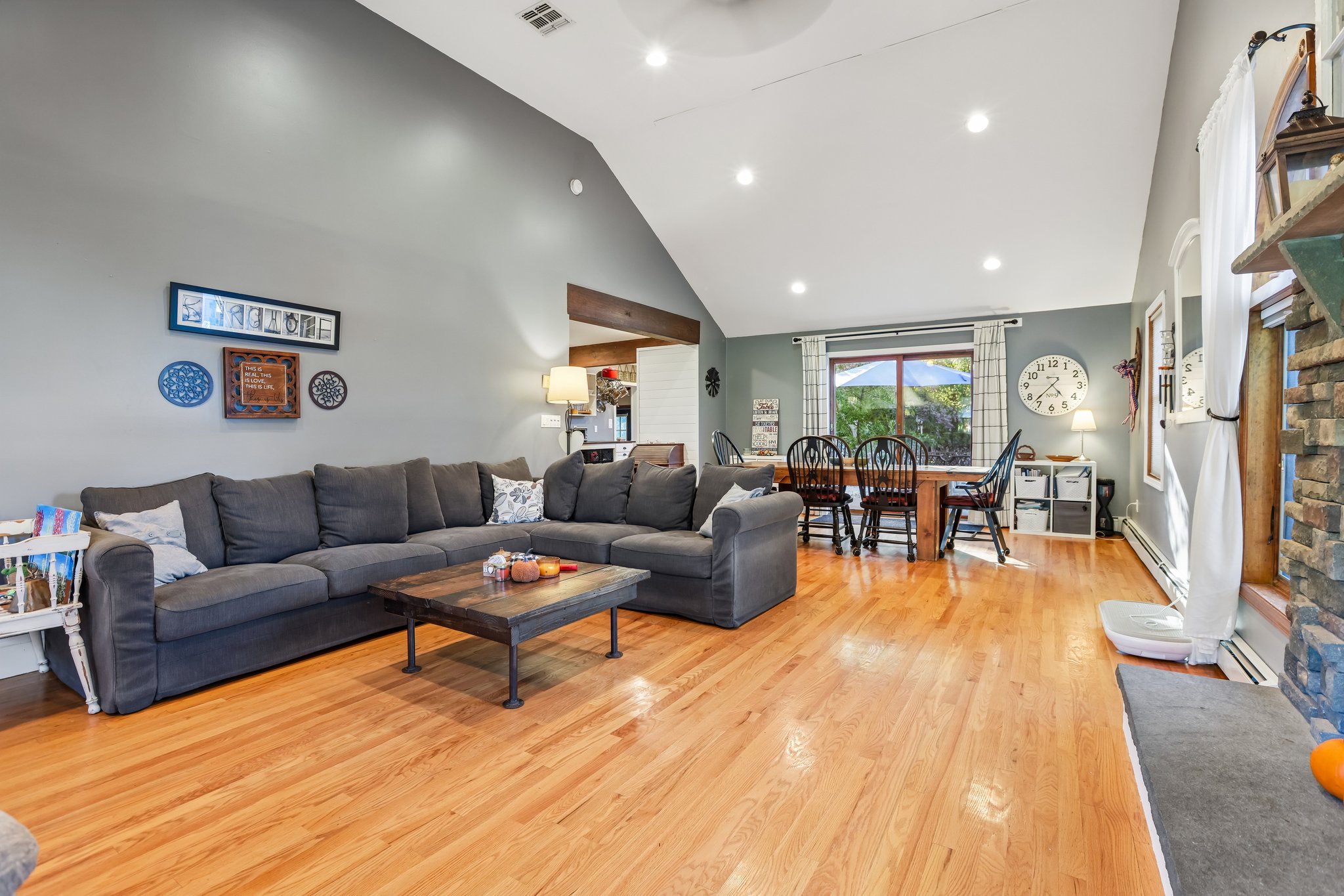 Medway Ave-S0910-011.jpg