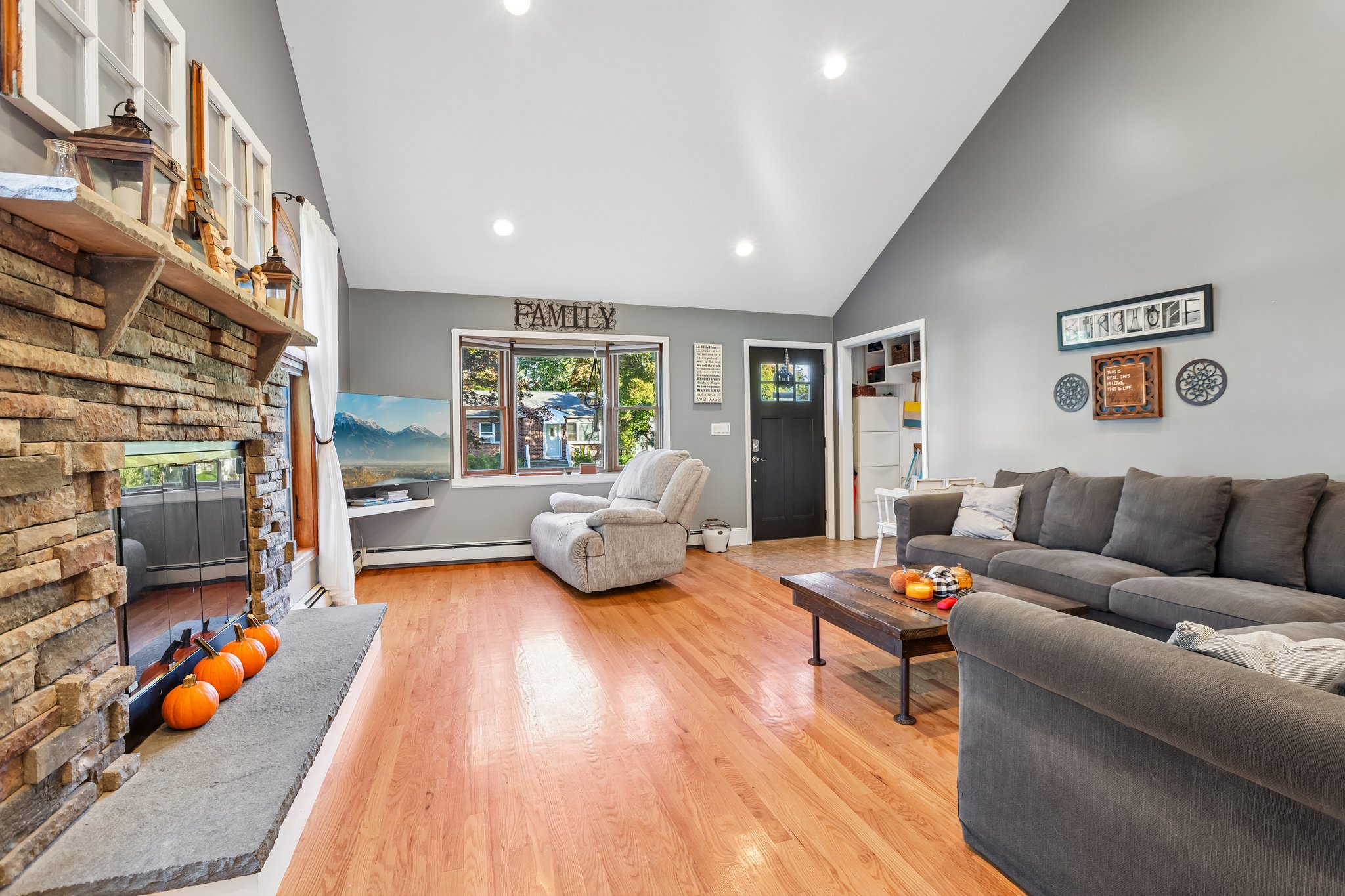 Medway Ave-S0910-012.jpg