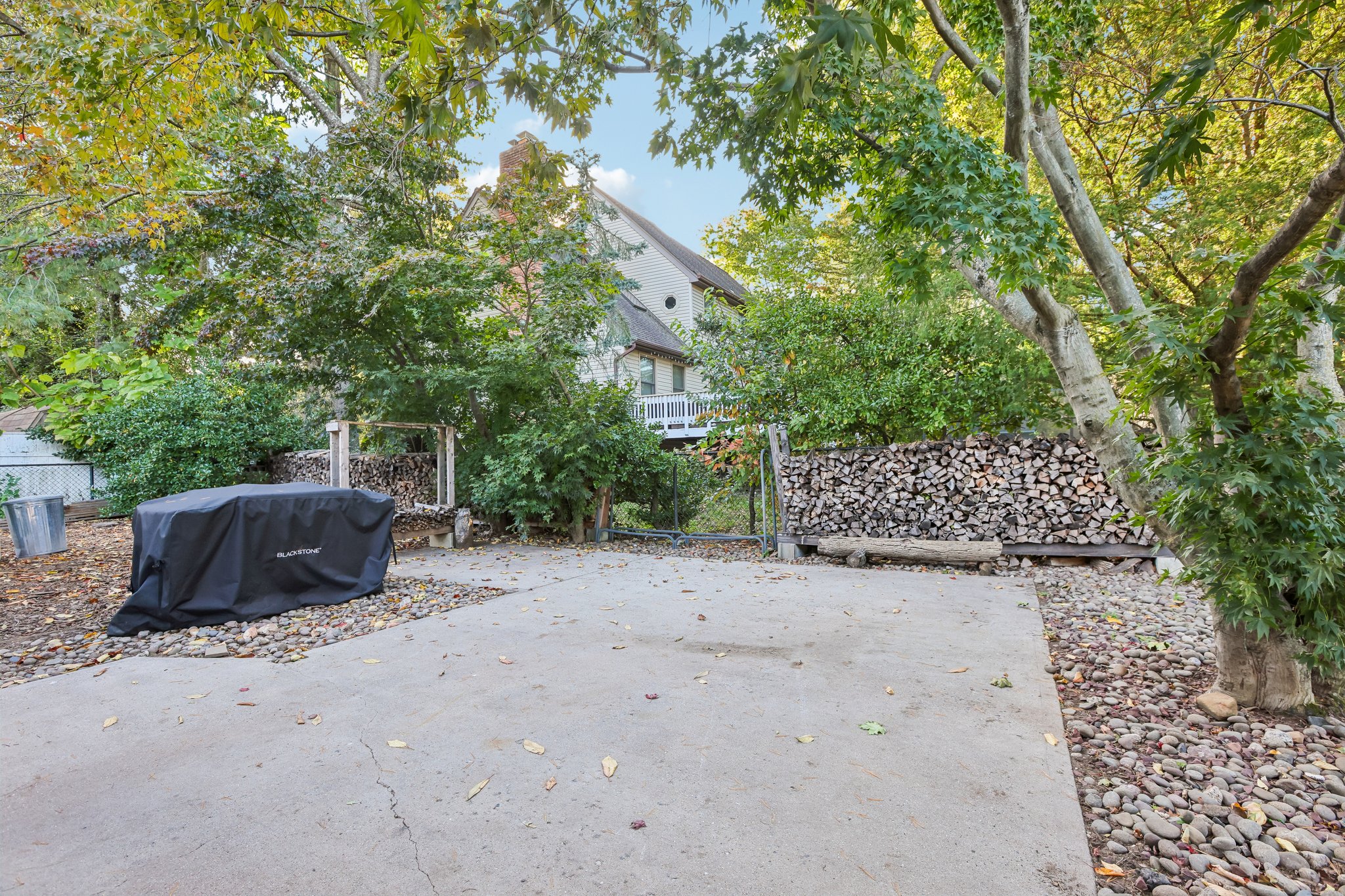 Medway Ave-S0910-045.jpg