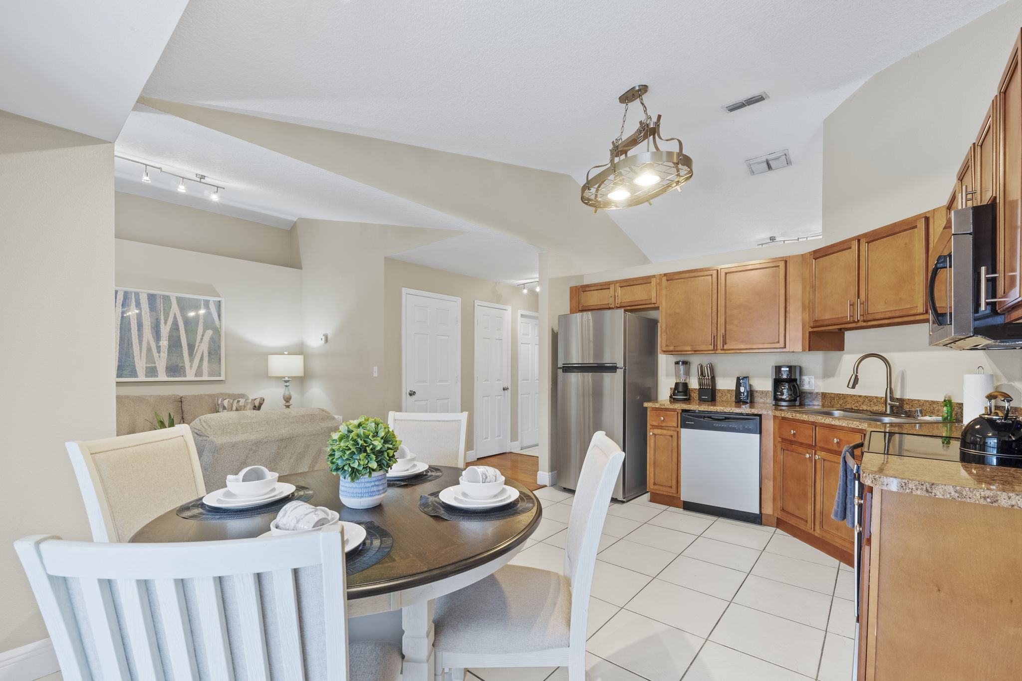 Kitchen/Eating Area