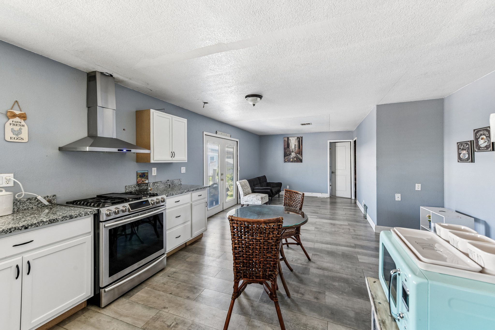 N Lincoln Way space 93-S2405-013.jpg