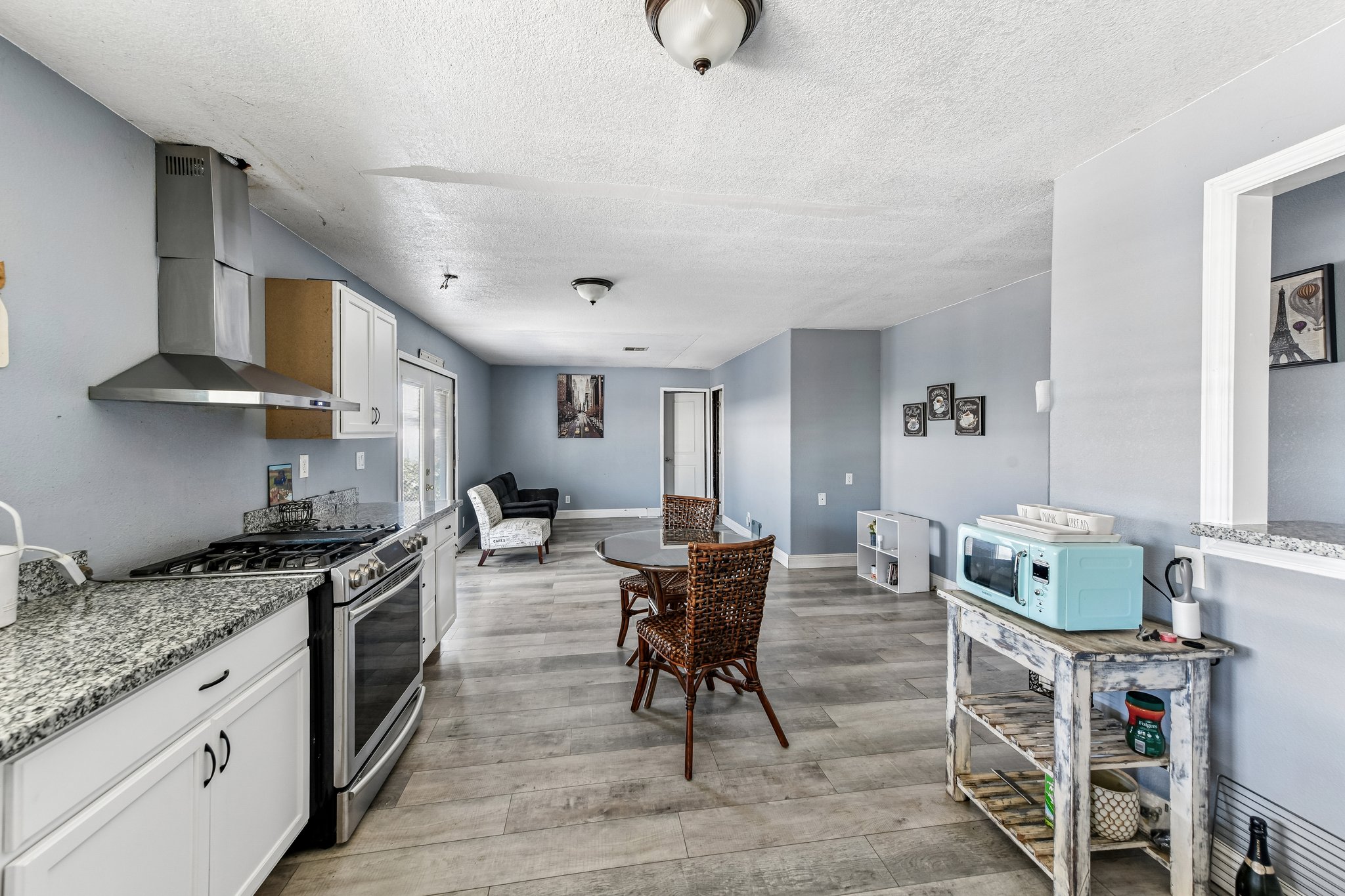N Lincoln Way space 93-S2405-014.jpg