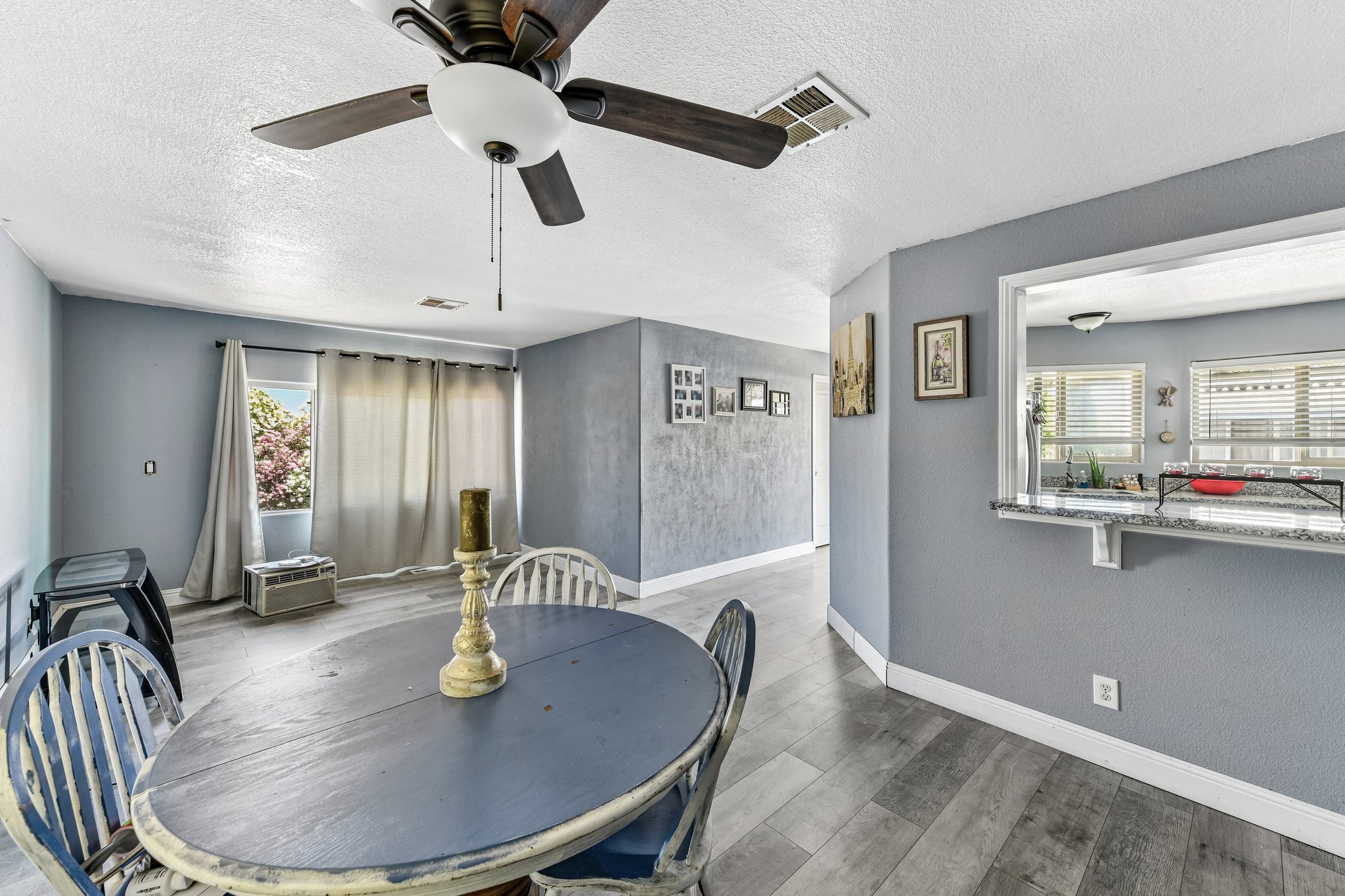 N Lincoln Way space 93-S2405-017.jpg